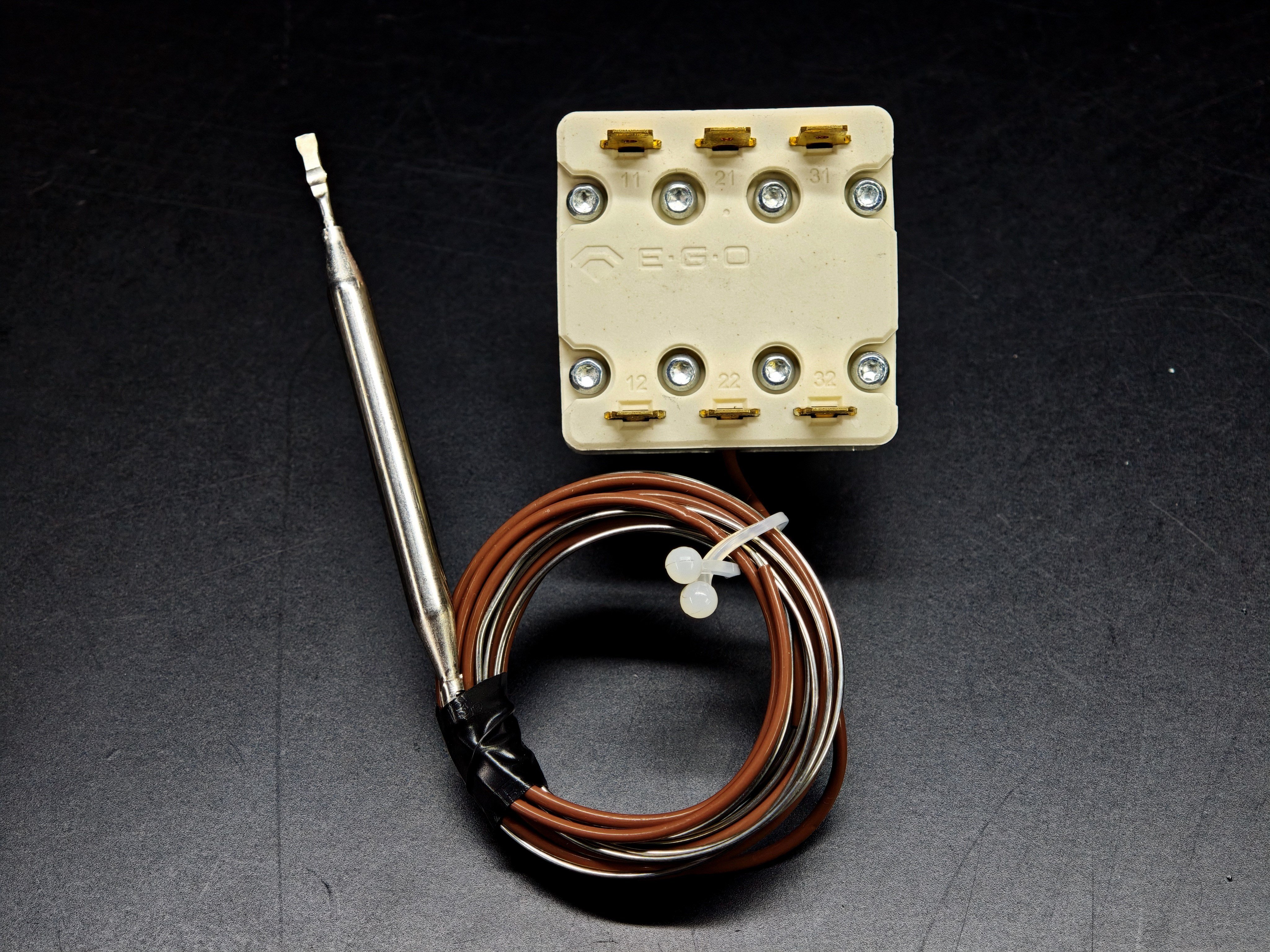 03.Tail ThermostatsEGO 55.32549.811 Three Phase Safety Limit Thermostat 245°C Manual Reset 2700mm CapillaryEGO 55.32549.811 Three Phase Safety Limit Thermostat 245°C Manual Reset 2700mm Capillary