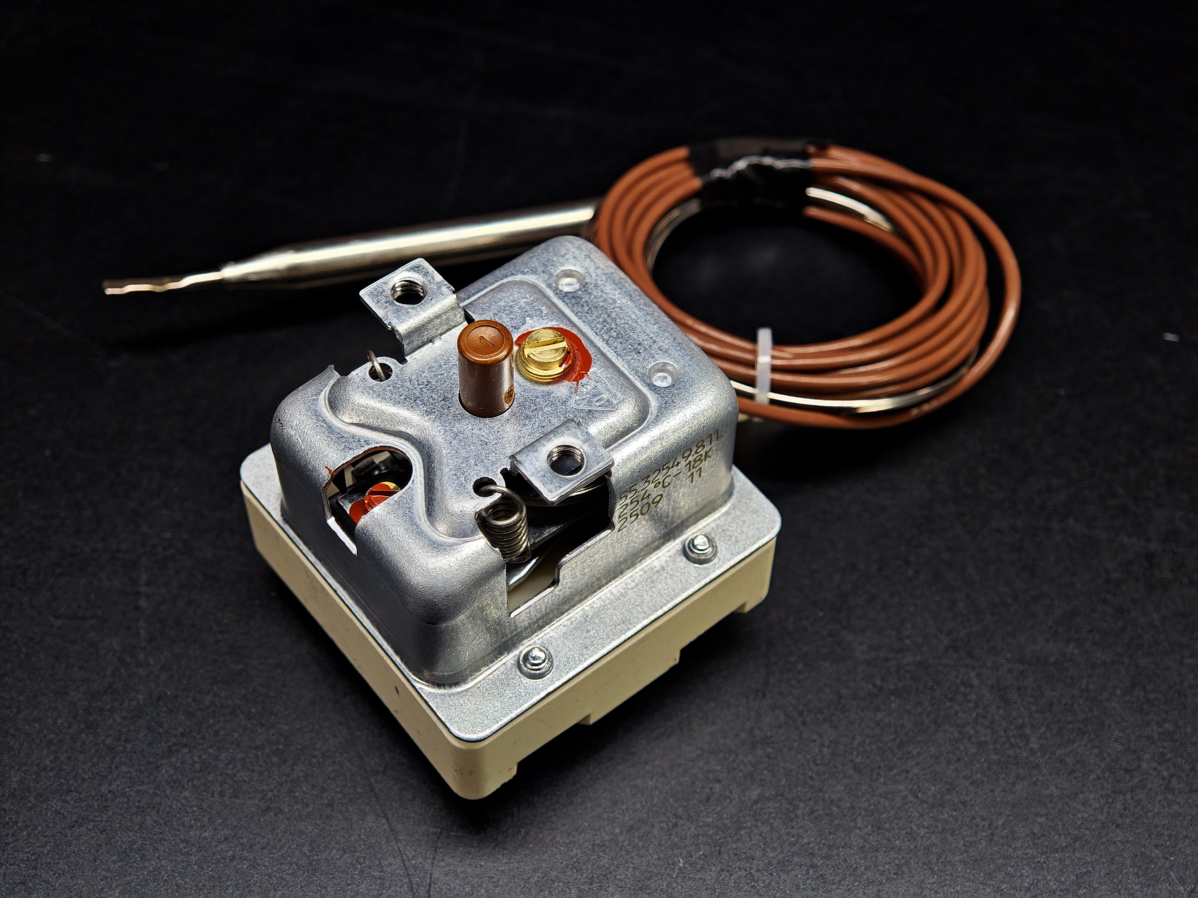 03.Tail ThermostatsEGO 55.32549.811 Three Phase Safety Limit Thermostat 245°C Manual Reset 2700mm CapillaryEGO 55.32549.811 Three Phase Safety Limit Thermostat 245°C Manual Reset 2700mm Capillary