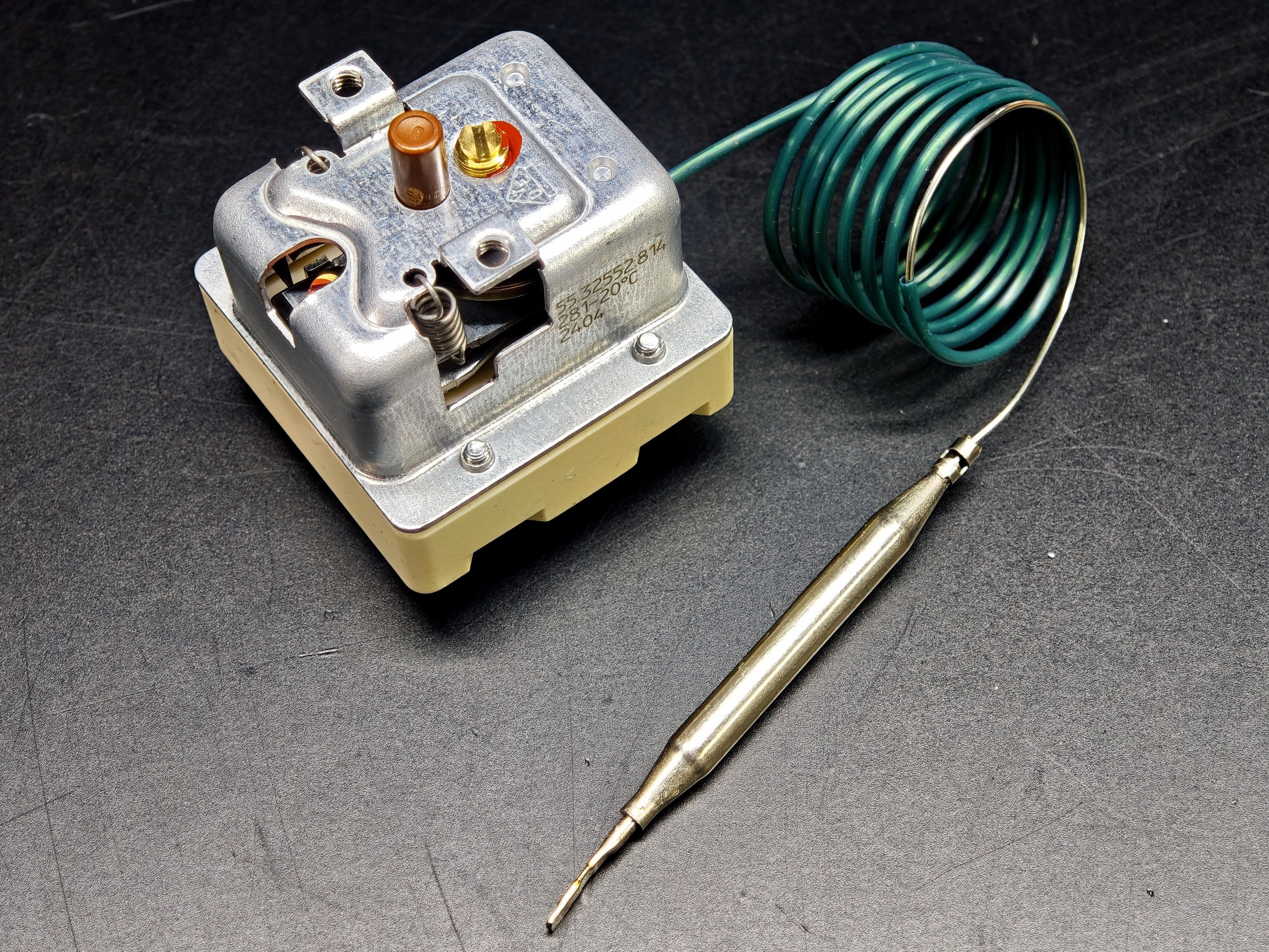 03.Tail ThermostatsEGO 55.32552.814 Three Phase Safety Limit Thermostat 280°C Manual Reset 900mm CapillaryEGO 55.32552.814 Three Phase Safety Limit Thermostat 280°C Manual Reset 900mm Capillary