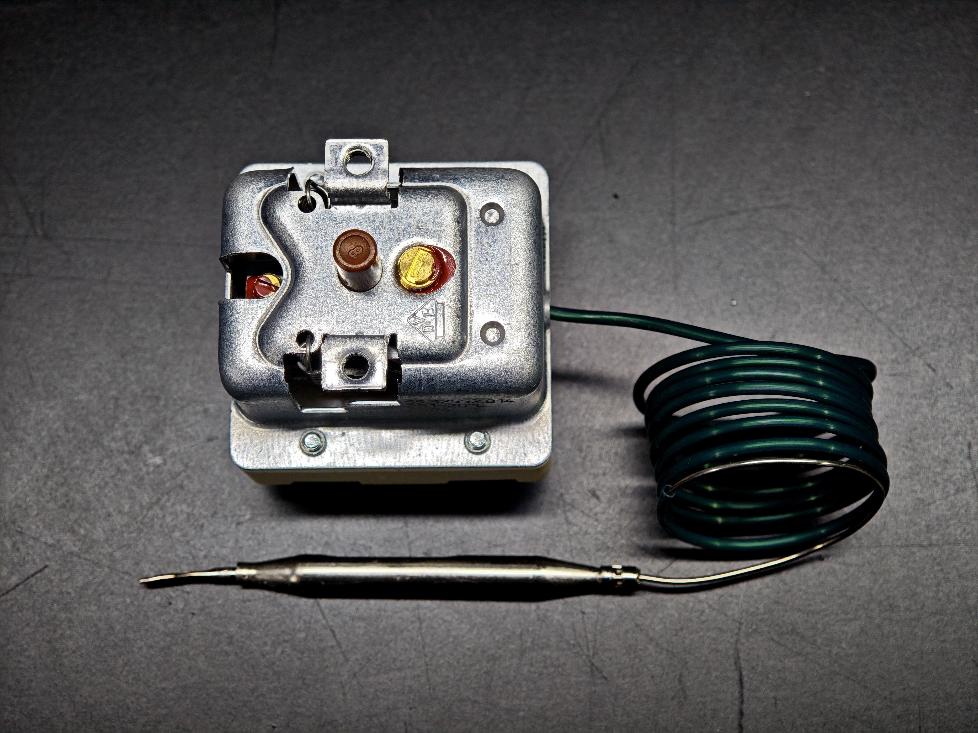 03.Tail ThermostatsEGO 55.32552.814 Three Phase Safety Limit Thermostat 280°C Manual Reset 900mm CapillaryEGO 55.32552.814 Three Phase Safety Limit Thermostat 280°C Manual Reset 900mm Capillary