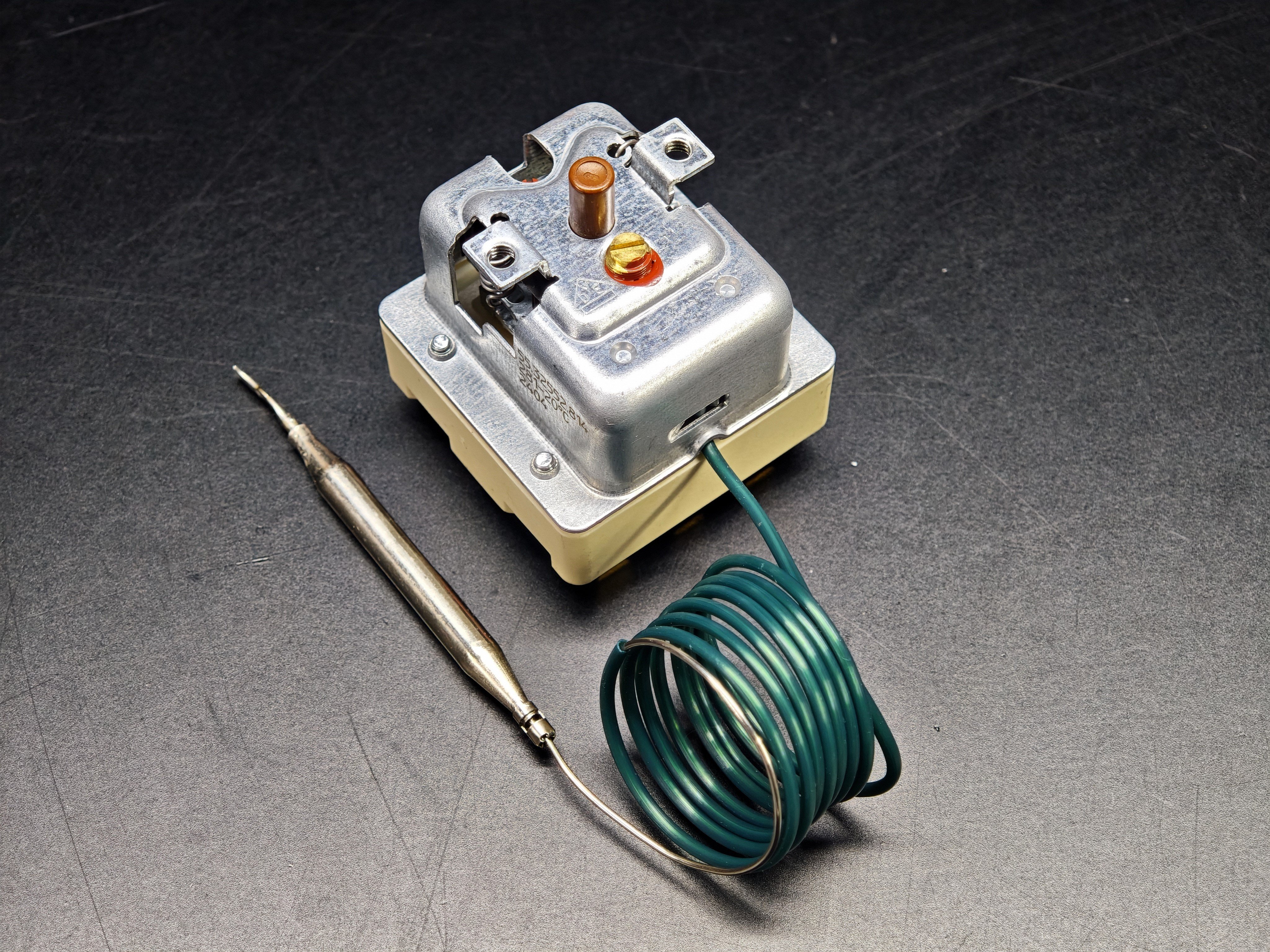 03.Tail ThermostatsEGO 55.32552.814 Three Phase Safety Limit Thermostat 280°C Manual Reset 900mm CapillaryEGO 55.32552.814 Three Phase Safety Limit Thermostat 280°C Manual Reset 900mm Capillary