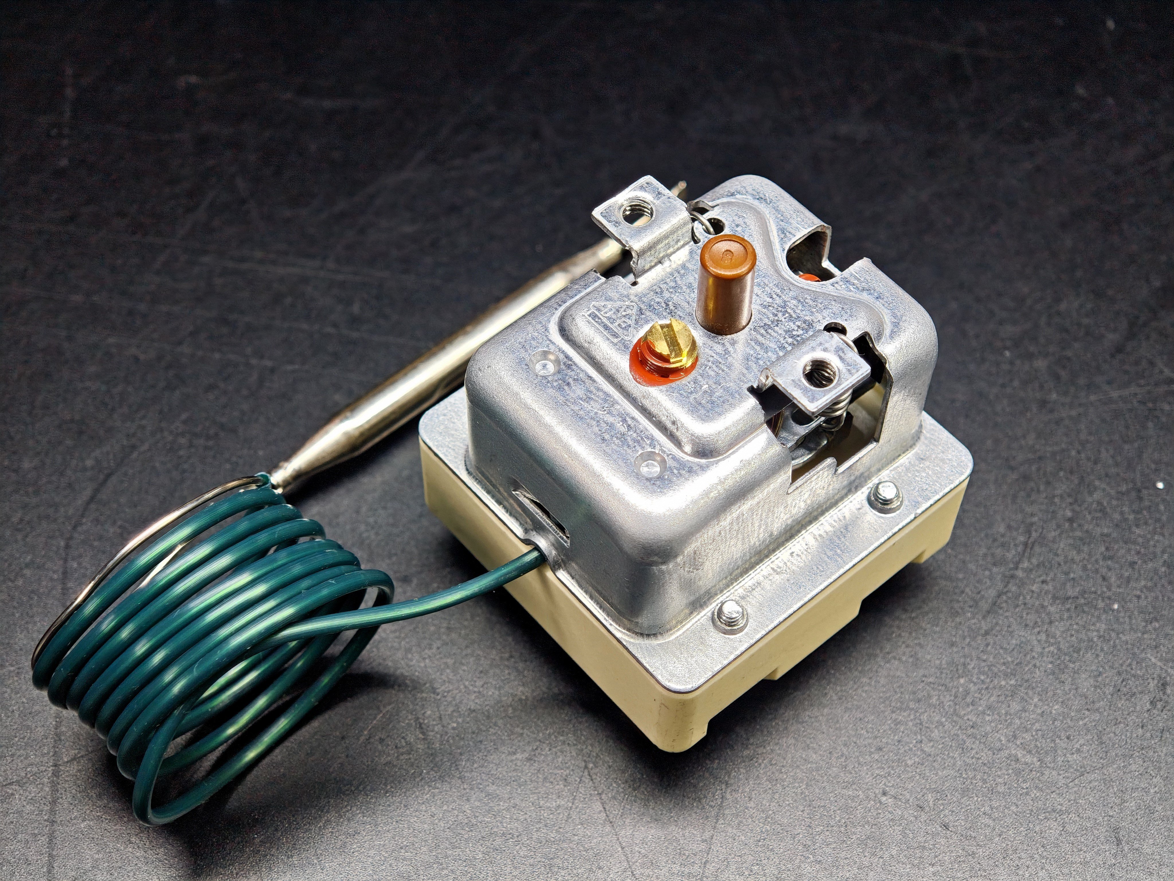 03.Tail ThermostatsEGO 55.32552.814 Three Phase Safety Limit Thermostat 280°C Manual Reset 900mm CapillaryEGO 55.32552.814 Three Phase Safety Limit Thermostat 280°C Manual Reset 900mm Capillary
