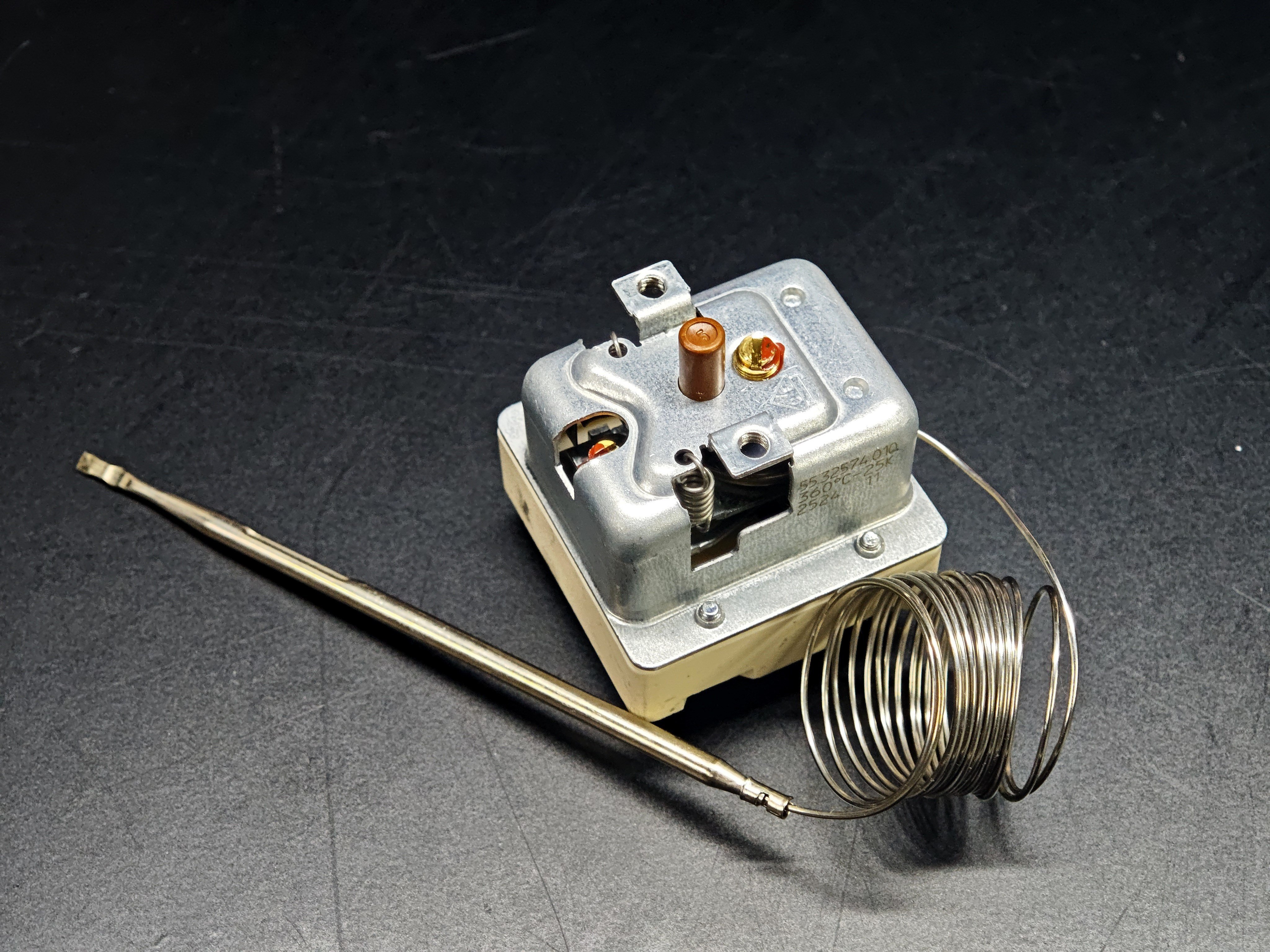 03.Tail ThermostatsEGO 55.32574.010 Three Phase Safety Limit Thermostat 360°C 120mm Probe Ø4mmEGO 55.32574.010 Three Phase Safety Limit Thermostat 360°C 120mm Probe Ø4mm