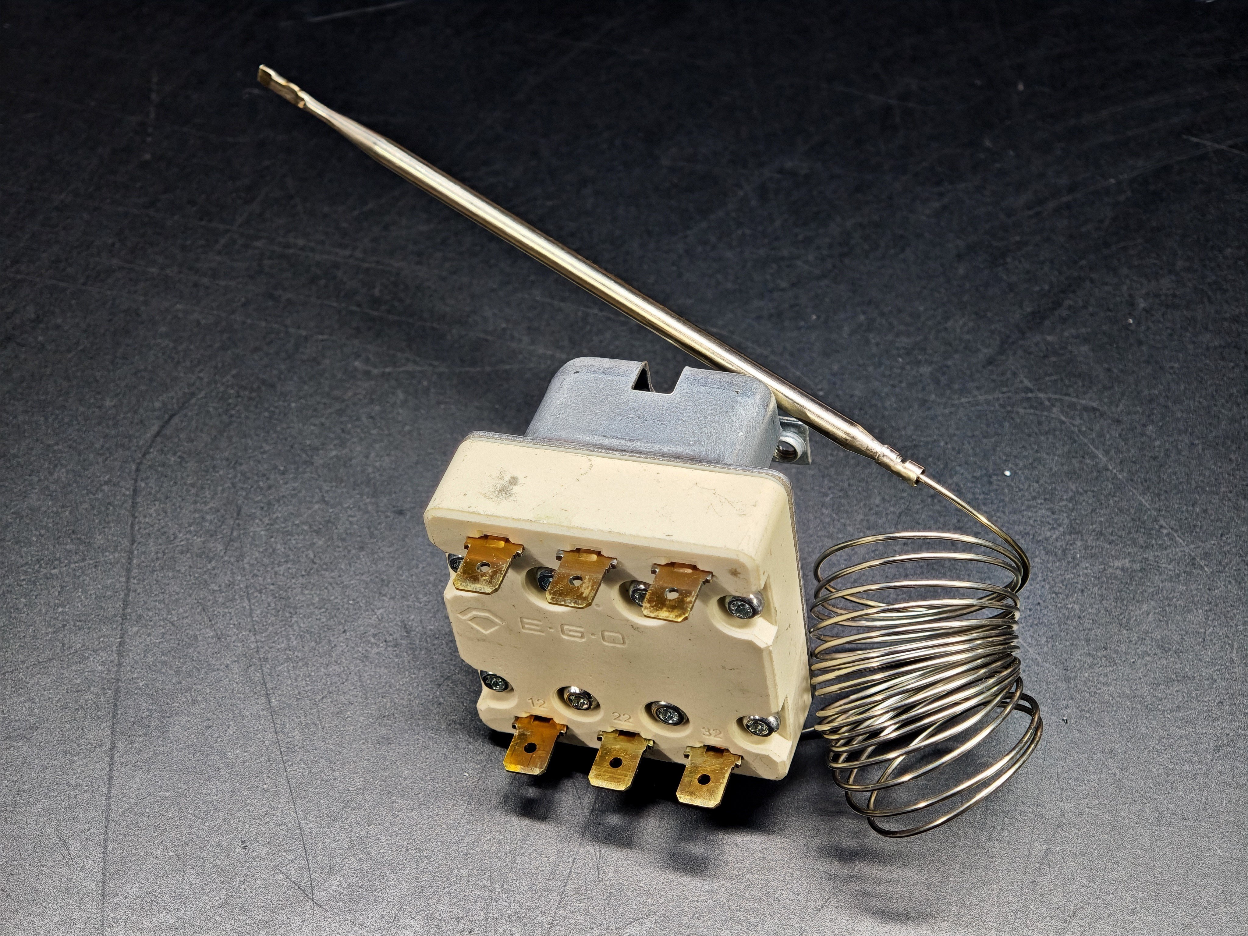 03.Tail ThermostatsEGO 55.32574.010 Three Phase Safety Limit Thermostat 360°C 120mm Probe Ø4mmEGO 55.32574.010 Three Phase Safety Limit Thermostat 360°C 120mm Probe Ø4mm