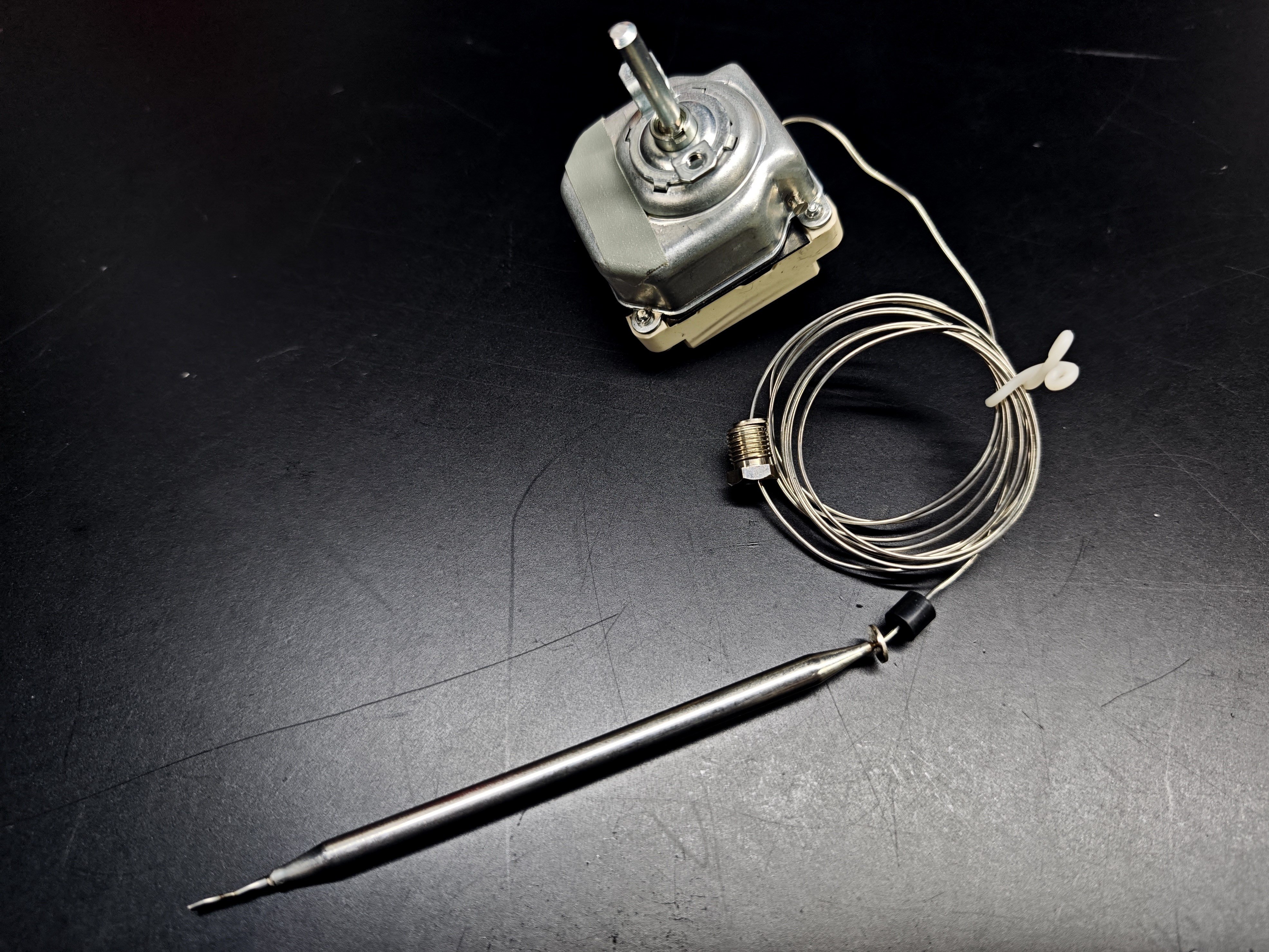 03.Tail ThermostatsEGO 55.34014.150 Three Phase Threaded Thermostat 30-85°C 1480mm Capillary M9x1 16AEGO 55.34014.150 Three Phase Threaded Thermostat 30-85°C 1480mm Capillary M9x1 16A
