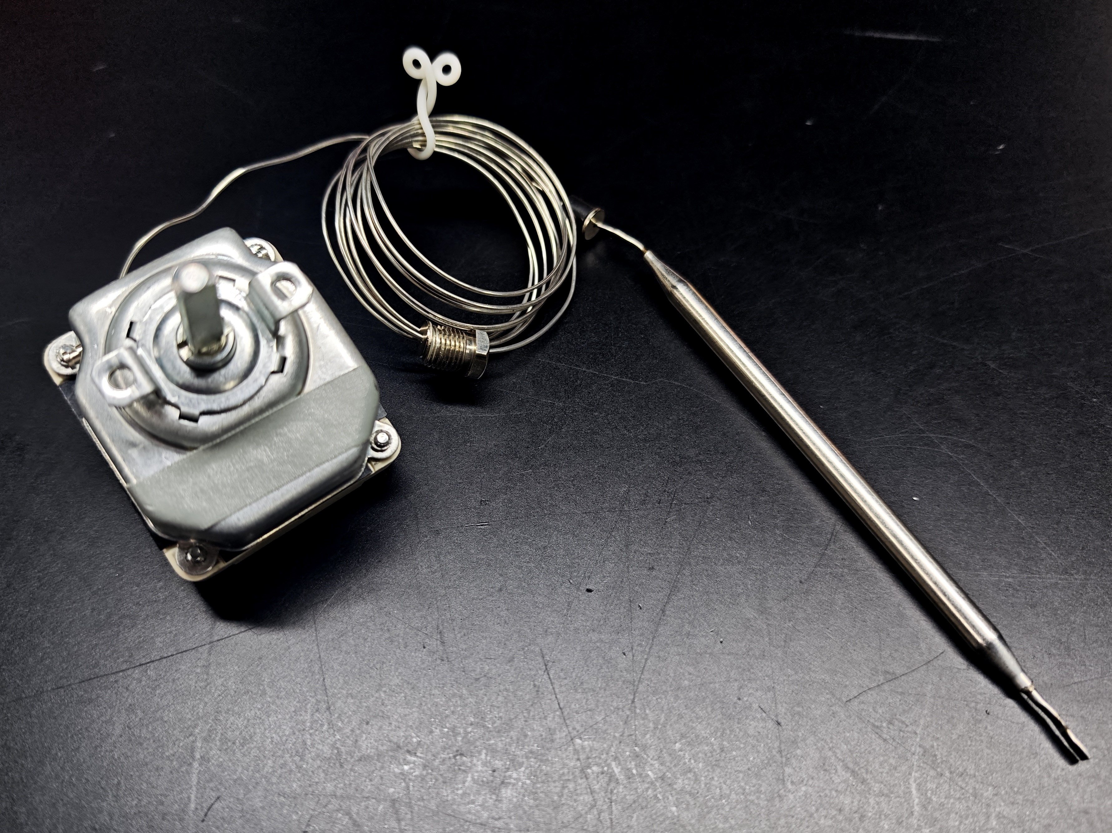 03.Tail ThermostatsEGO 55.34014.150 Three Phase Threaded Thermostat 30-85°C 1480mm Capillary M9x1 16AEGO 55.34014.150 Three Phase Threaded Thermostat 30-85°C 1480mm Capillary M9x1 16A