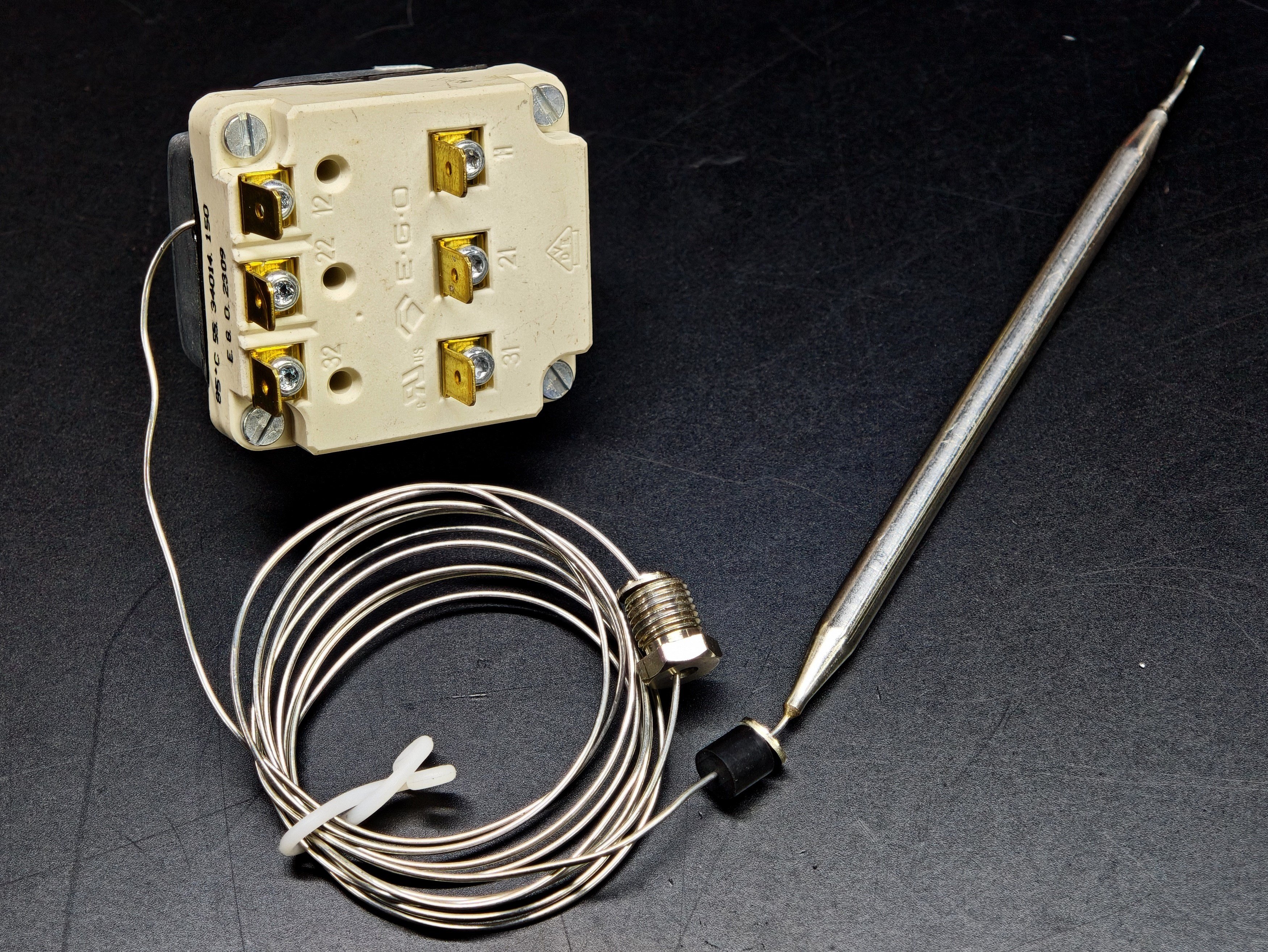 03.Tail ThermostatsEGO 55.34014.150 Three Phase Threaded Thermostat 30-85°C 1480mm Capillary M9x1 16AEGO 55.34014.150 Three Phase Threaded Thermostat 30-85°C 1480mm Capillary M9x1 16A