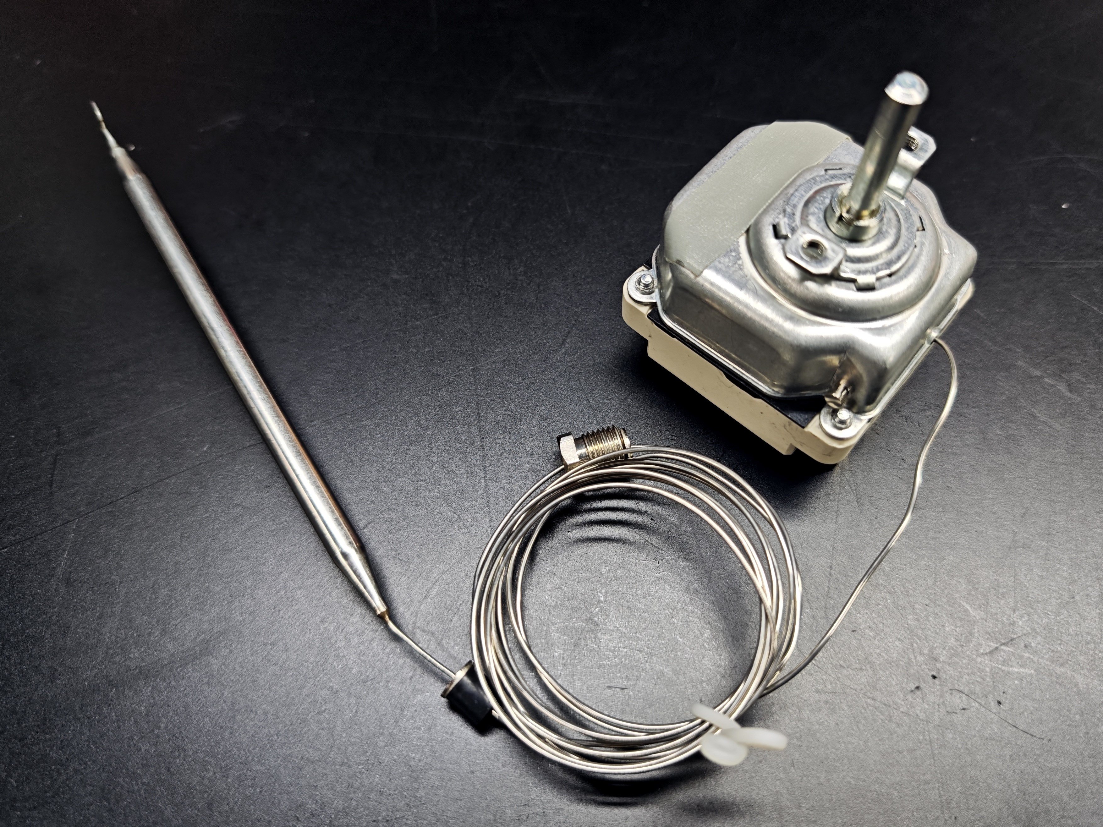 03.Tail ThermostatsEGO 55.34014.150 Three Phase Threaded Thermostat 30-85°C 1480mm Capillary M9x1 16AEGO 55.34014.150 Three Phase Threaded Thermostat 30-85°C 1480mm Capillary M9x1 16A