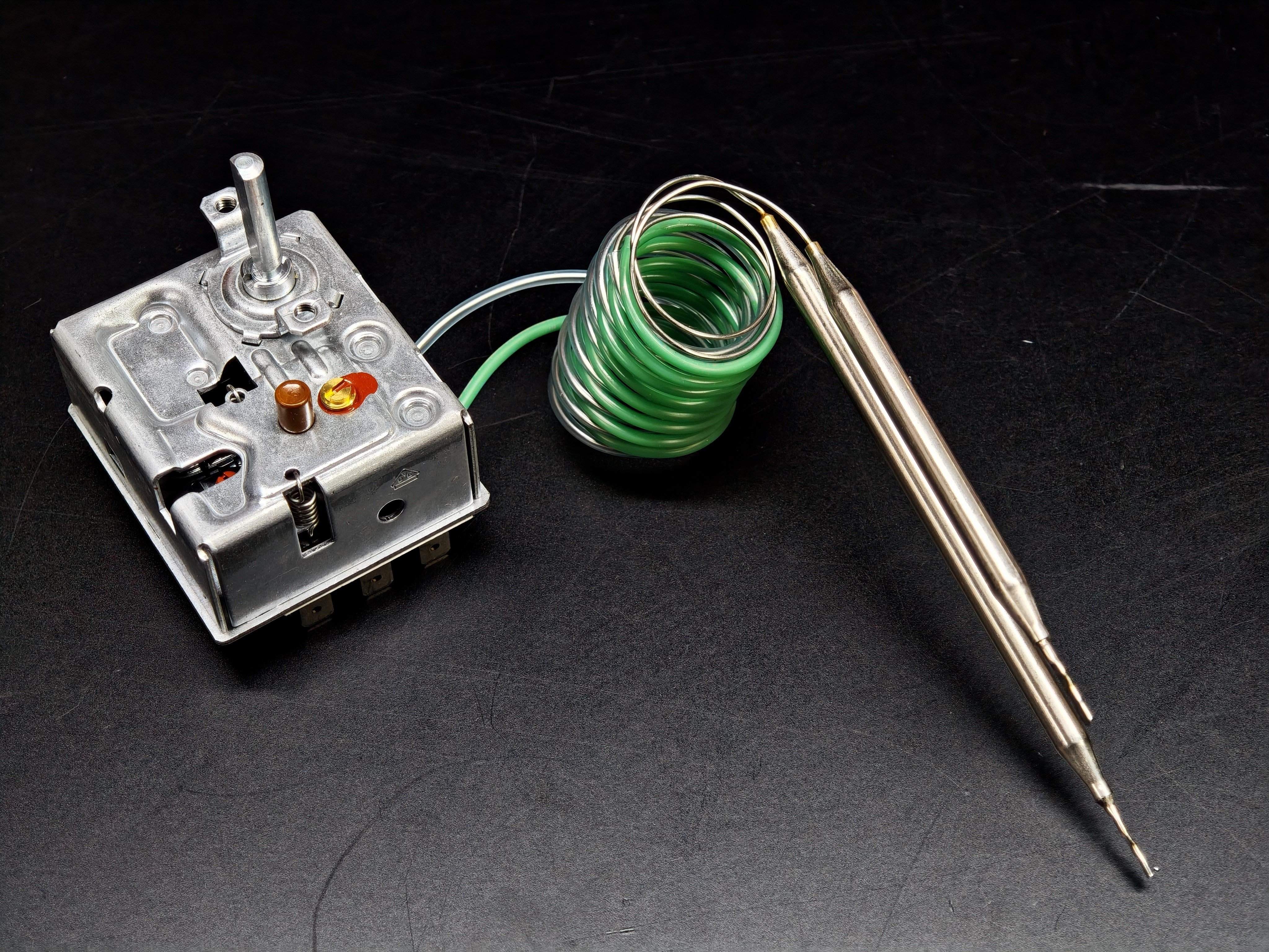 03.Tail ThermostatsEGO 55.60012.030 Dual Probe Thermostat 30-85°C with 110°C Safety Limiter 20A Three PhaseEGO 55.60012.030 Dual Probe Thermostat 30-85°C with 110°C Safety Limiter 20A Three Phase