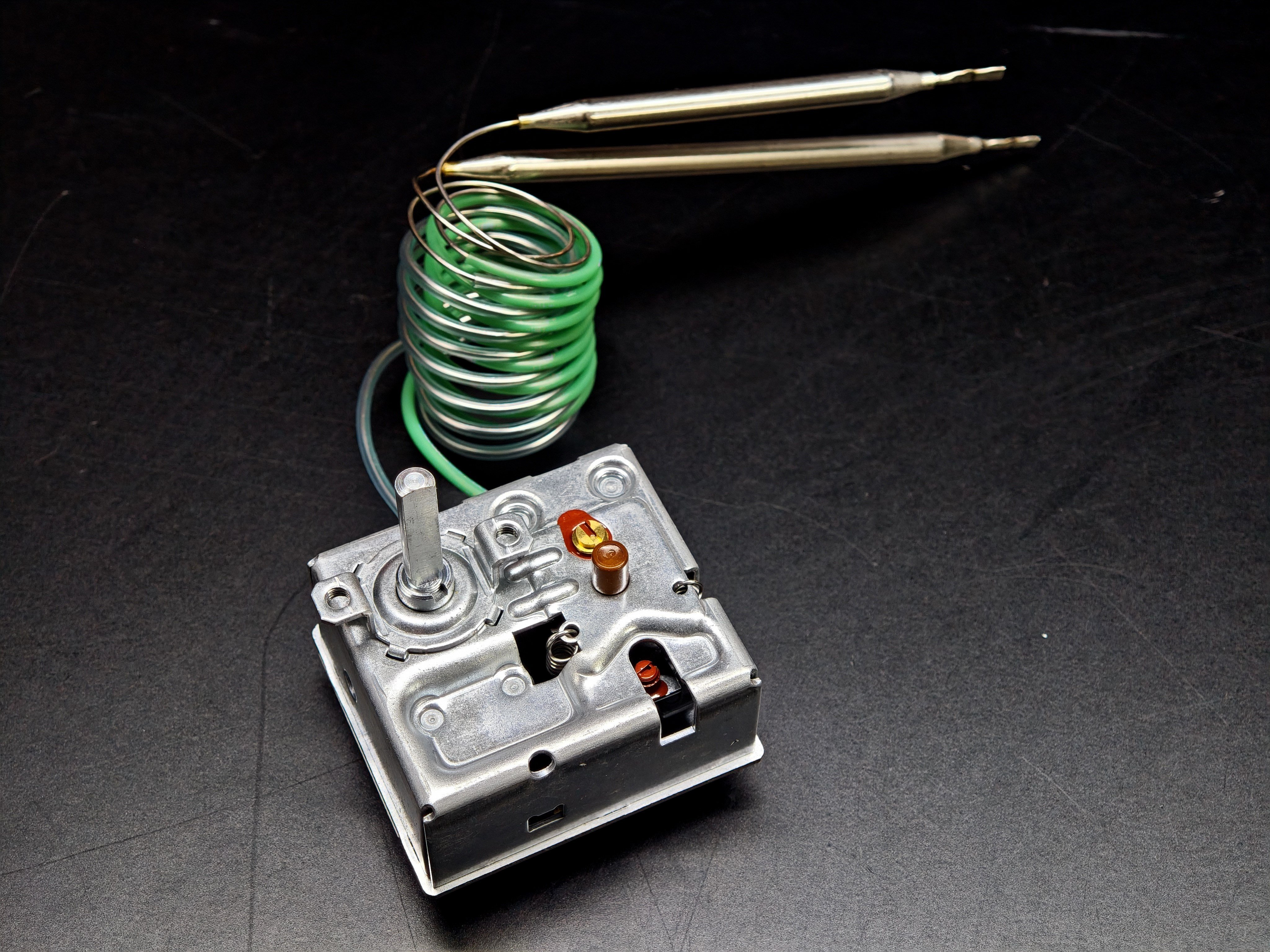 03.Tail ThermostatsEGO 55.60012.030 Dual Probe Thermostat 30-85°C with 110°C Safety Limiter 20A Three PhaseEGO 55.60012.030 Dual Probe Thermostat 30-85°C with 110°C Safety Limiter 20A Three Phase