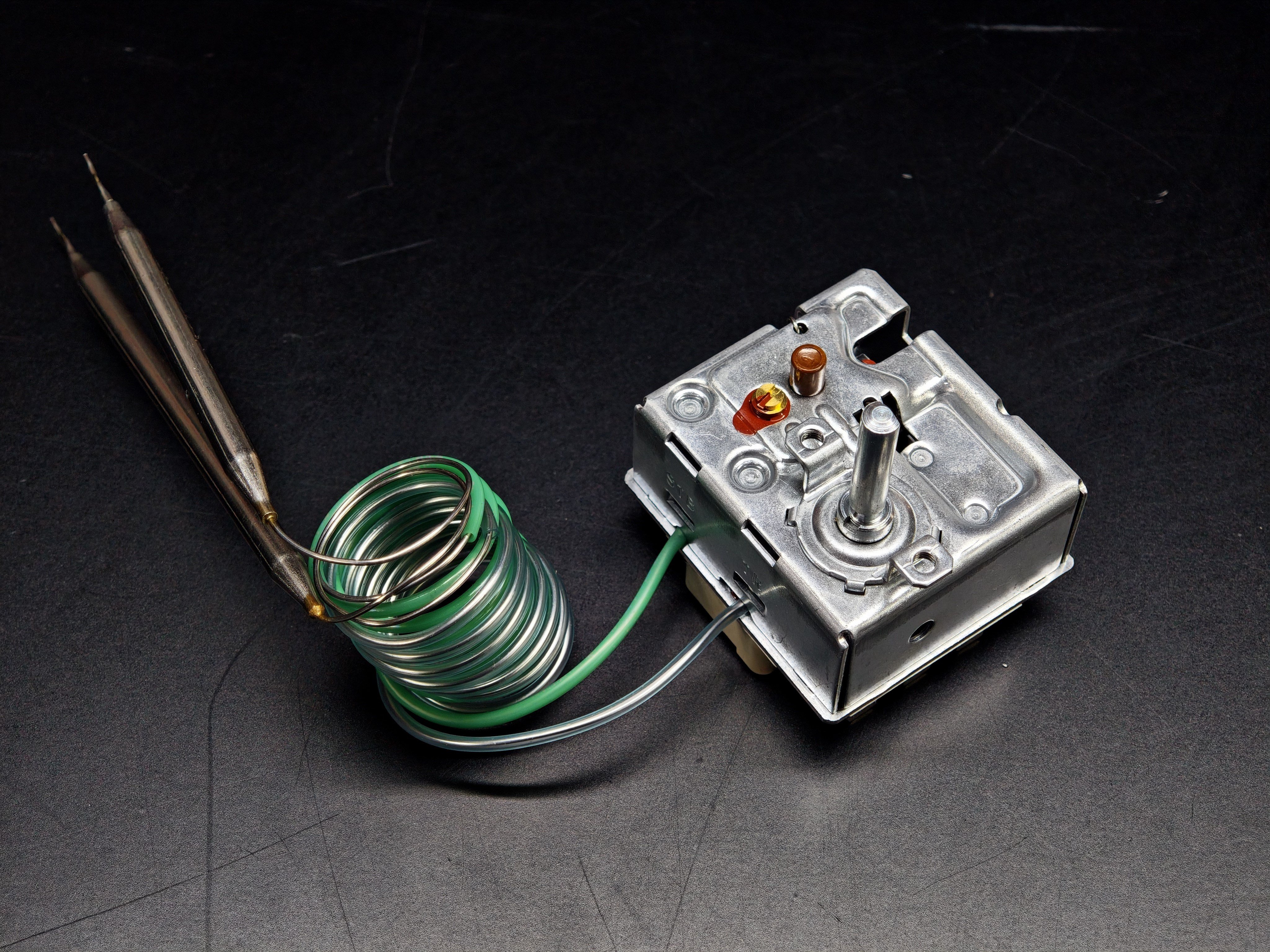 03.Tail ThermostatsEGO 55.60012.030 Dual Probe Thermostat 30-85°C with 110°C Safety Limiter 20A Three PhaseEGO 55.60012.030 Dual Probe Thermostat 30-85°C with 110°C Safety Limiter 20A Three Phase