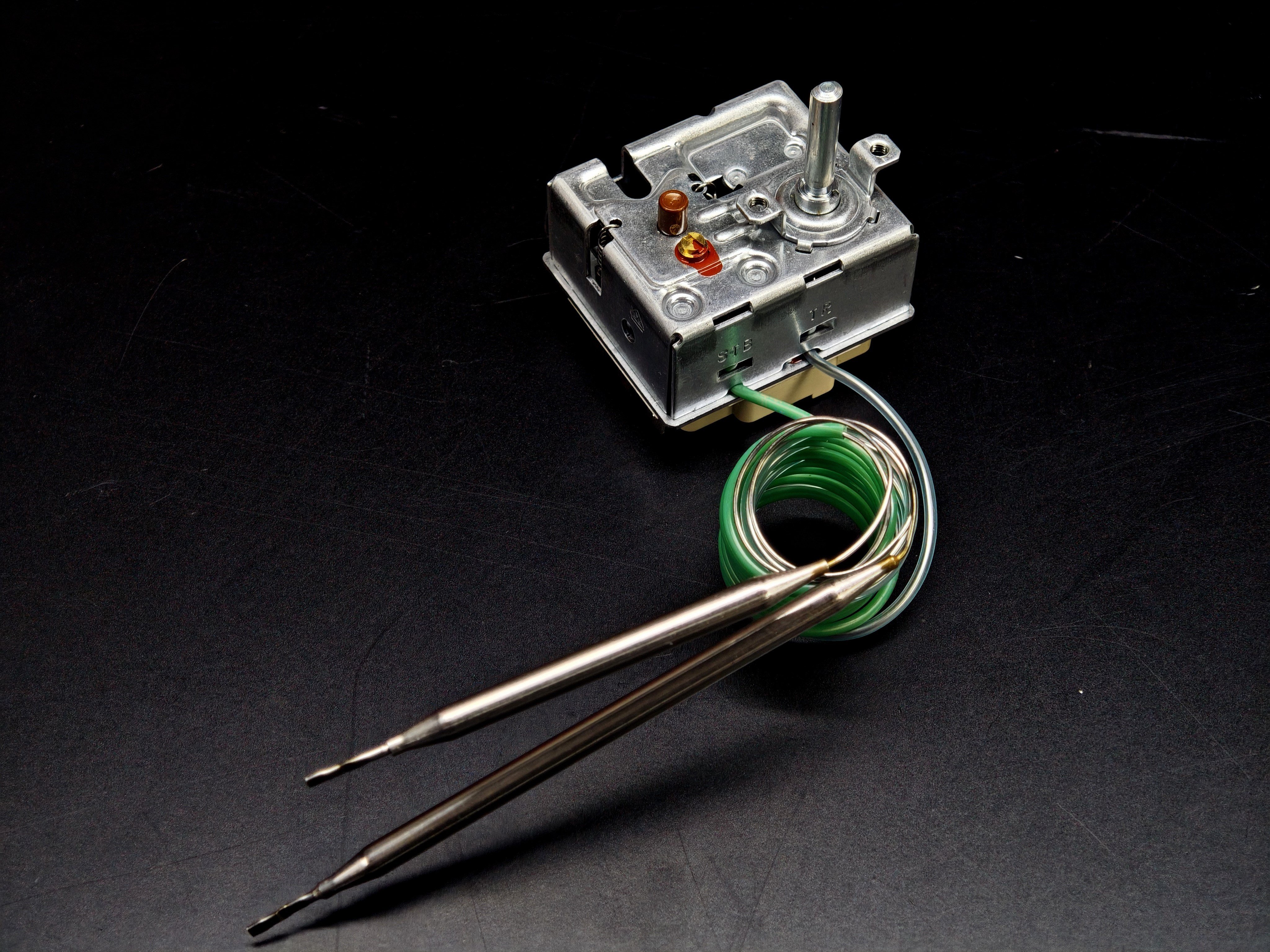 03.Tail ThermostatsEGO 55.60012.030 Dual Probe Thermostat 30-85°C with 110°C Safety Limiter 20A Three PhaseEGO 55.60012.030 Dual Probe Thermostat 30-85°C with 110°C Safety Limiter 20A Three Phase