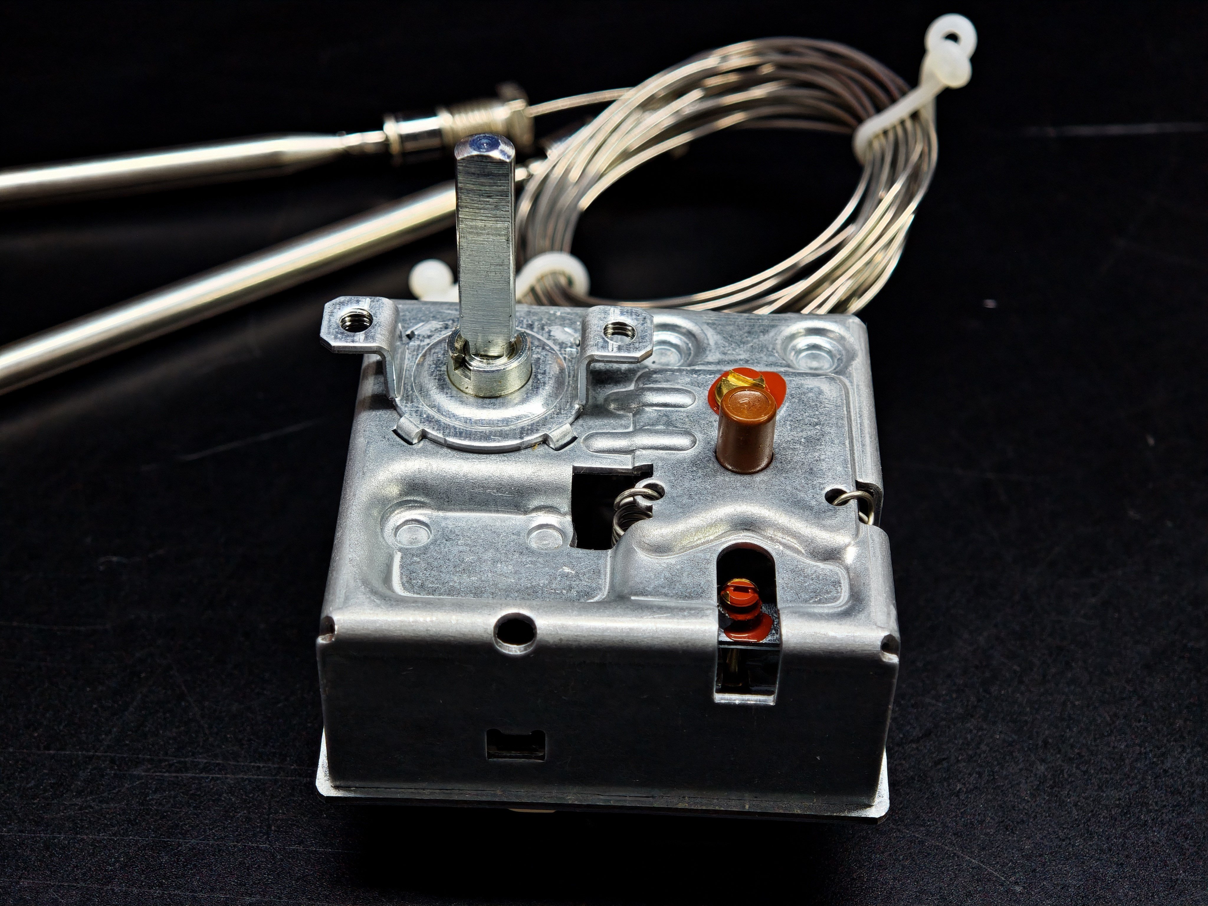 03.Tail ThermostatsEGO 55.60035.010 Dual Probe Thermostat 135-180°C with 230°C Safety Limiter 20A Three PhaseEGO 55.60035.010 Dual Probe Thermostat 135-180°C with 230°C Safety Limiter 20A Three Phase