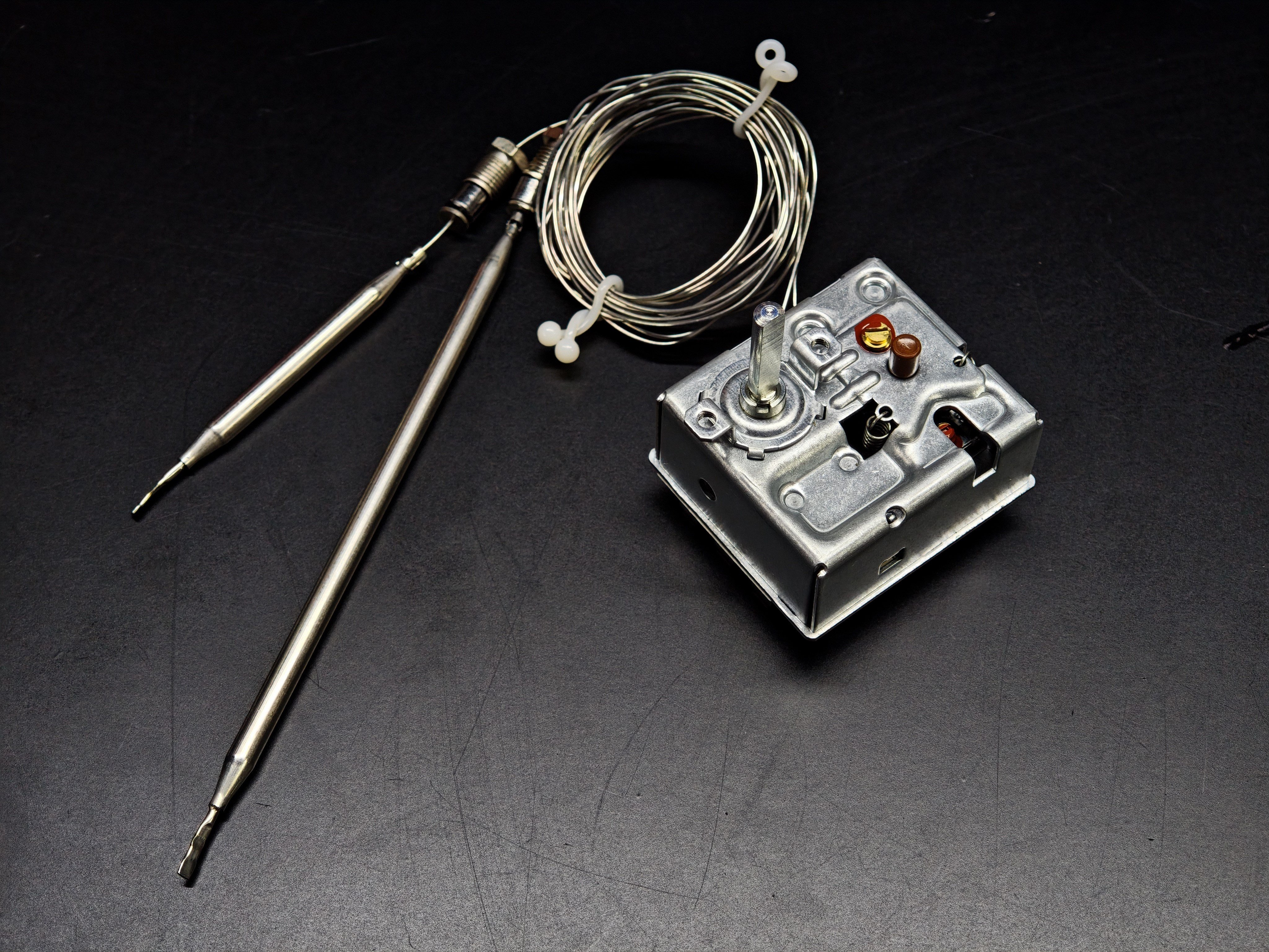 03.Tail ThermostatsEGO 55.60035.010 Dual Probe Thermostat 135-180°C with 230°C Safety Limiter 20A Three PhaseEGO 55.60035.010 Dual Probe Thermostat 135-180°C with 230°C Safety Limiter 20A Three Phase