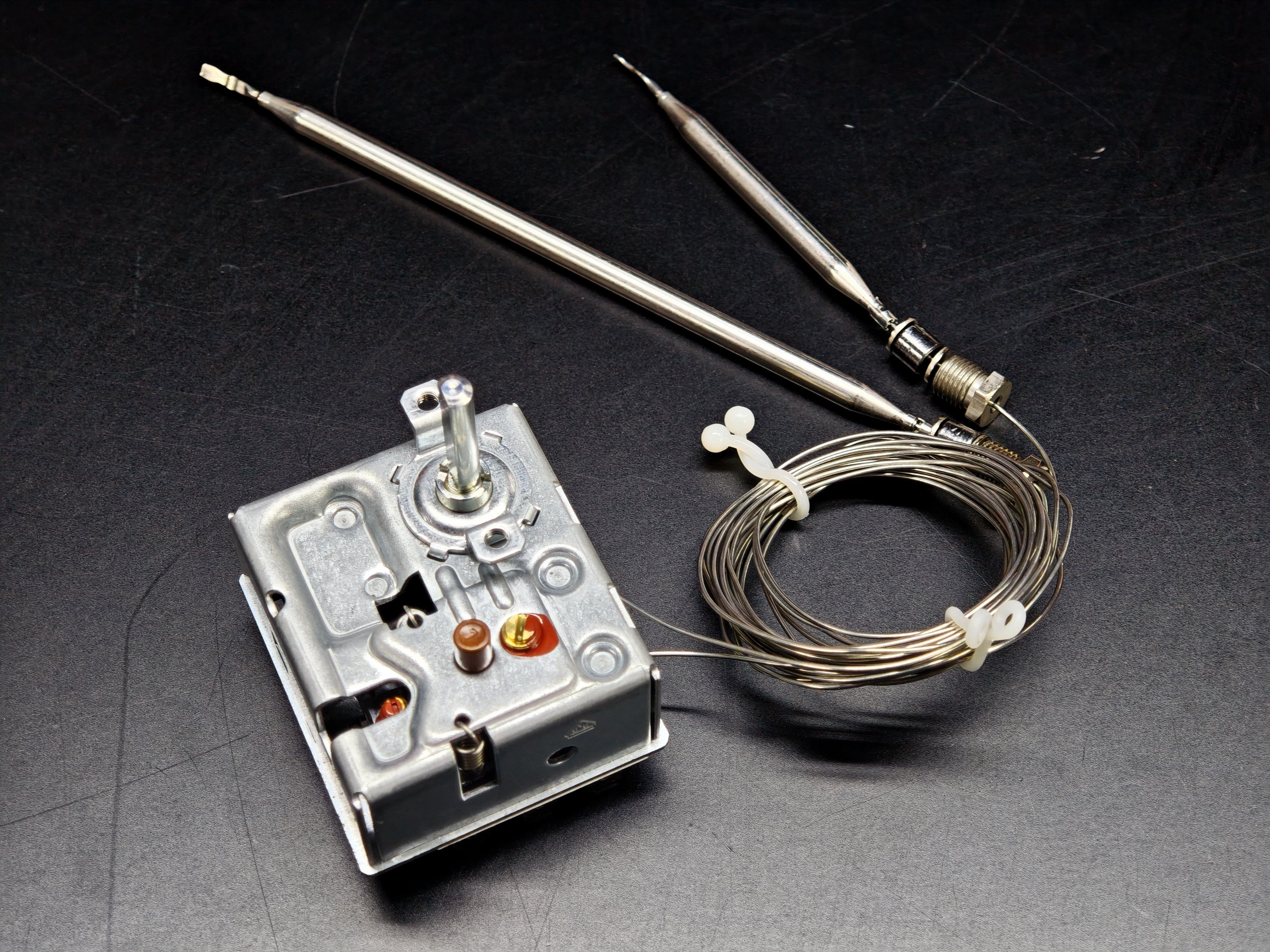 03.Tail ThermostatsEGO 55.60035.010 Dual Probe Thermostat 135-180°C with 230°C Safety Limiter 20A Three PhaseEGO 55.60035.010 Dual Probe Thermostat 135-180°C with 230°C Safety Limiter 20A Three Phase