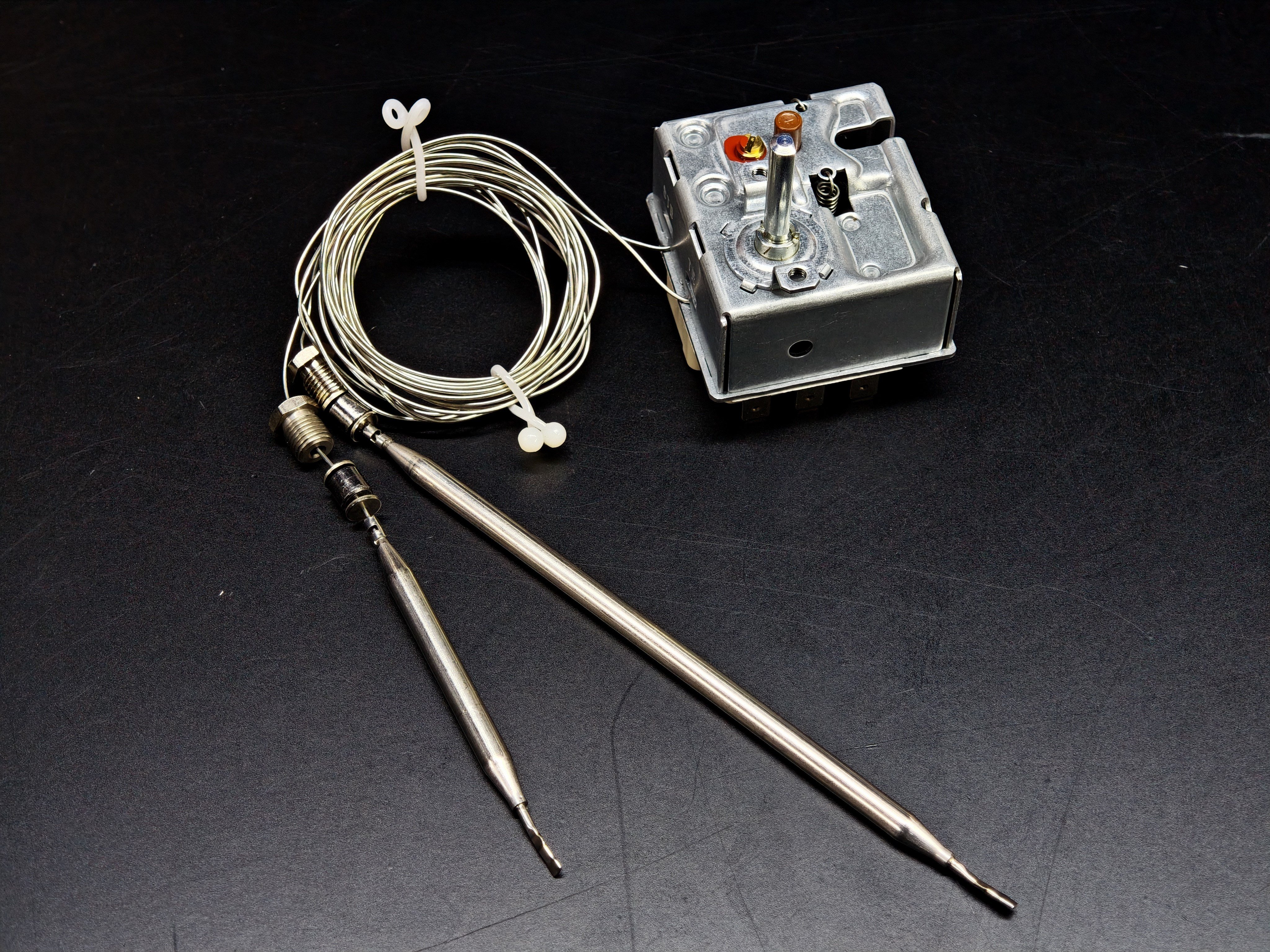 03.Tail ThermostatsEGO 55.60035.010 Dual Probe Thermostat 135-180°C with 230°C Safety Limiter 20A Three PhaseEGO 55.60035.010 Dual Probe Thermostat 135-180°C with 230°C Safety Limiter 20A Three Phase