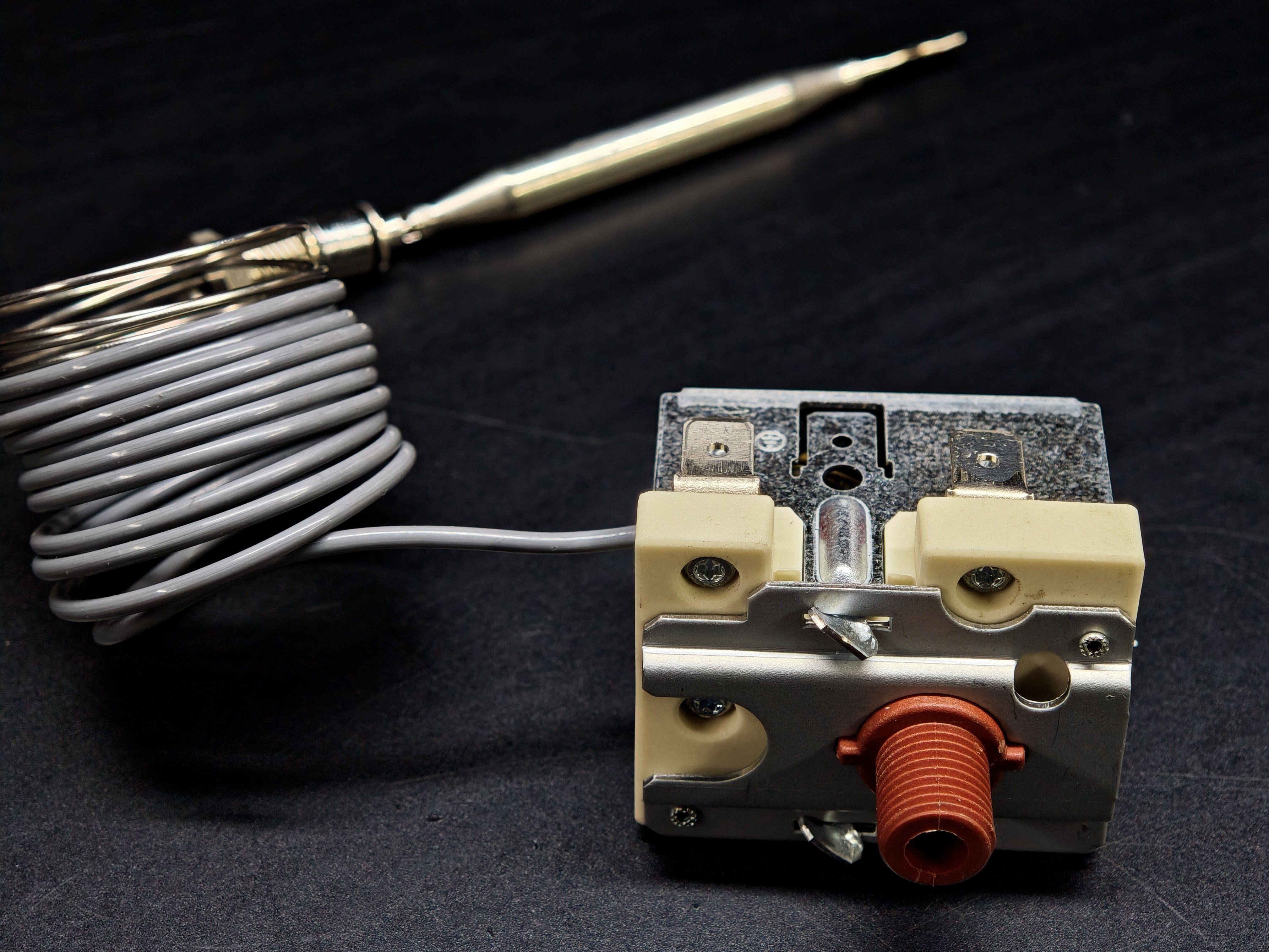 03.Tail ThermostatsEGO 56.10524.560 Single Phase Threaded Safety Limit Thermostat 130°C Manual ResetEGO 56.10524.560 Single Phase Threaded Safety Limit Thermostat 130°C Manual Reset