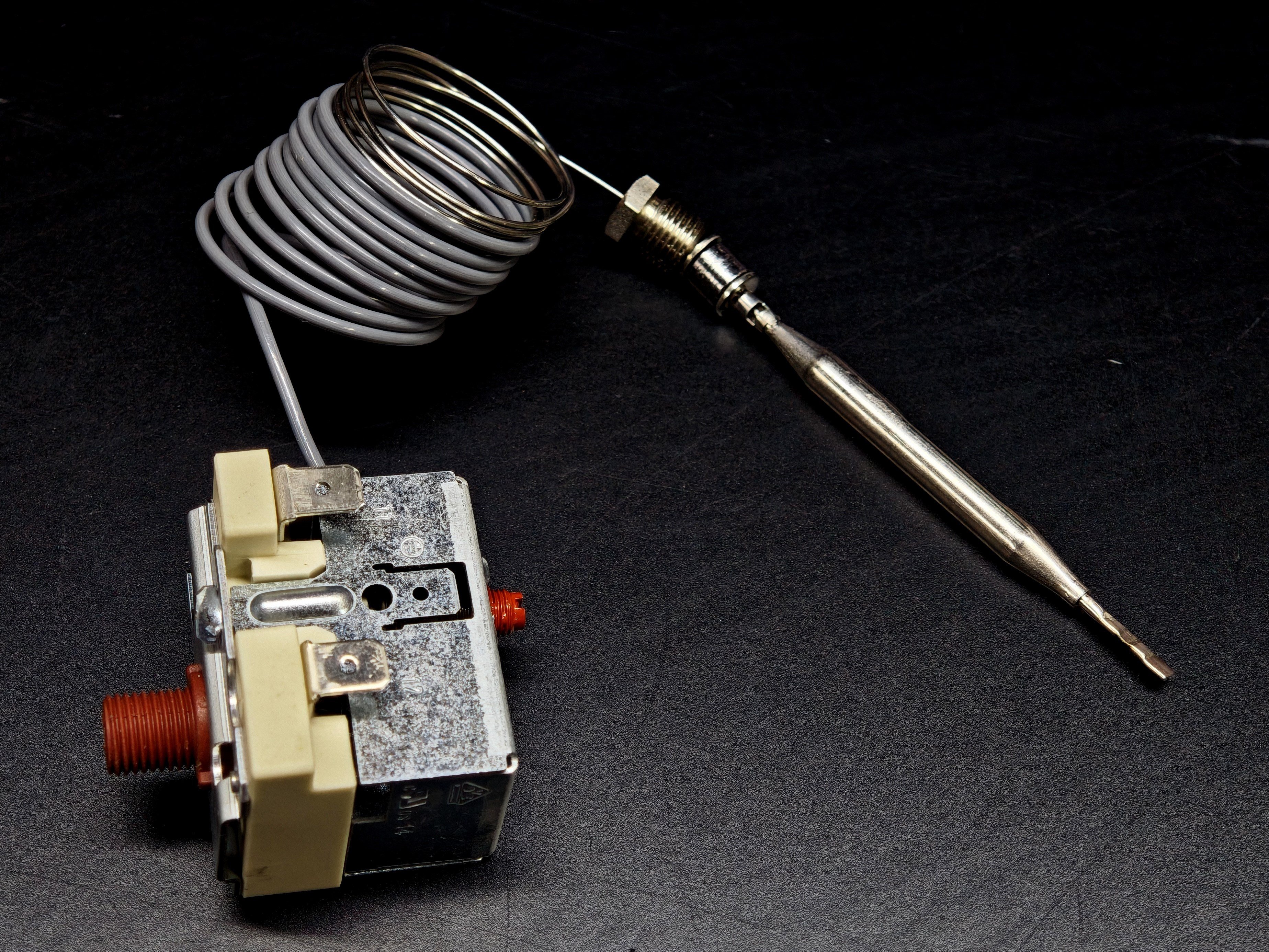03.Tail ThermostatsEGO 56.10524.560 Single Phase Threaded Safety Limit Thermostat 130°C Manual ResetEGO 56.10524.560 Single Phase Threaded Safety Limit Thermostat 130°C Manual Reset