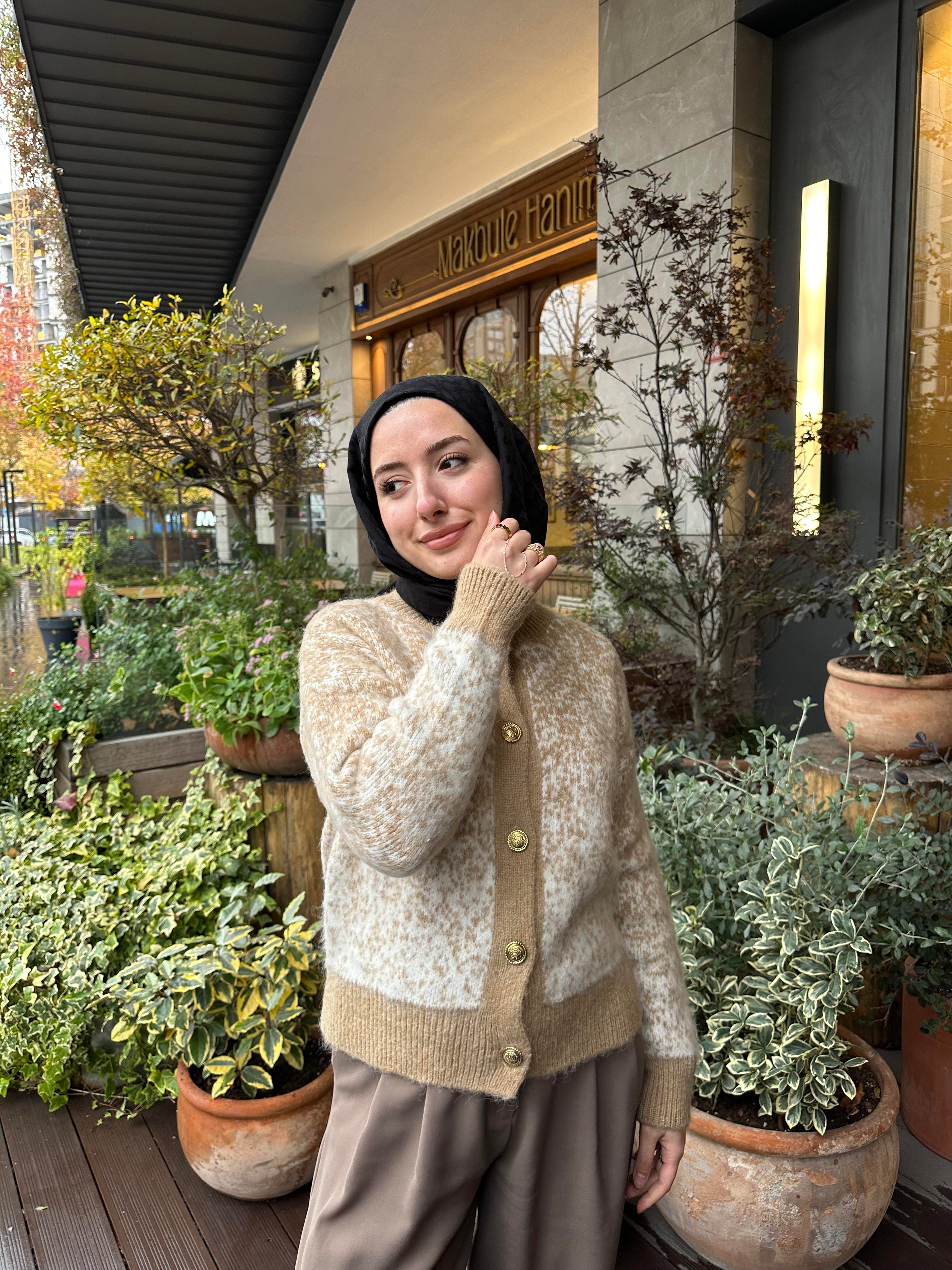 Düğme Detaylı Triko Hırka