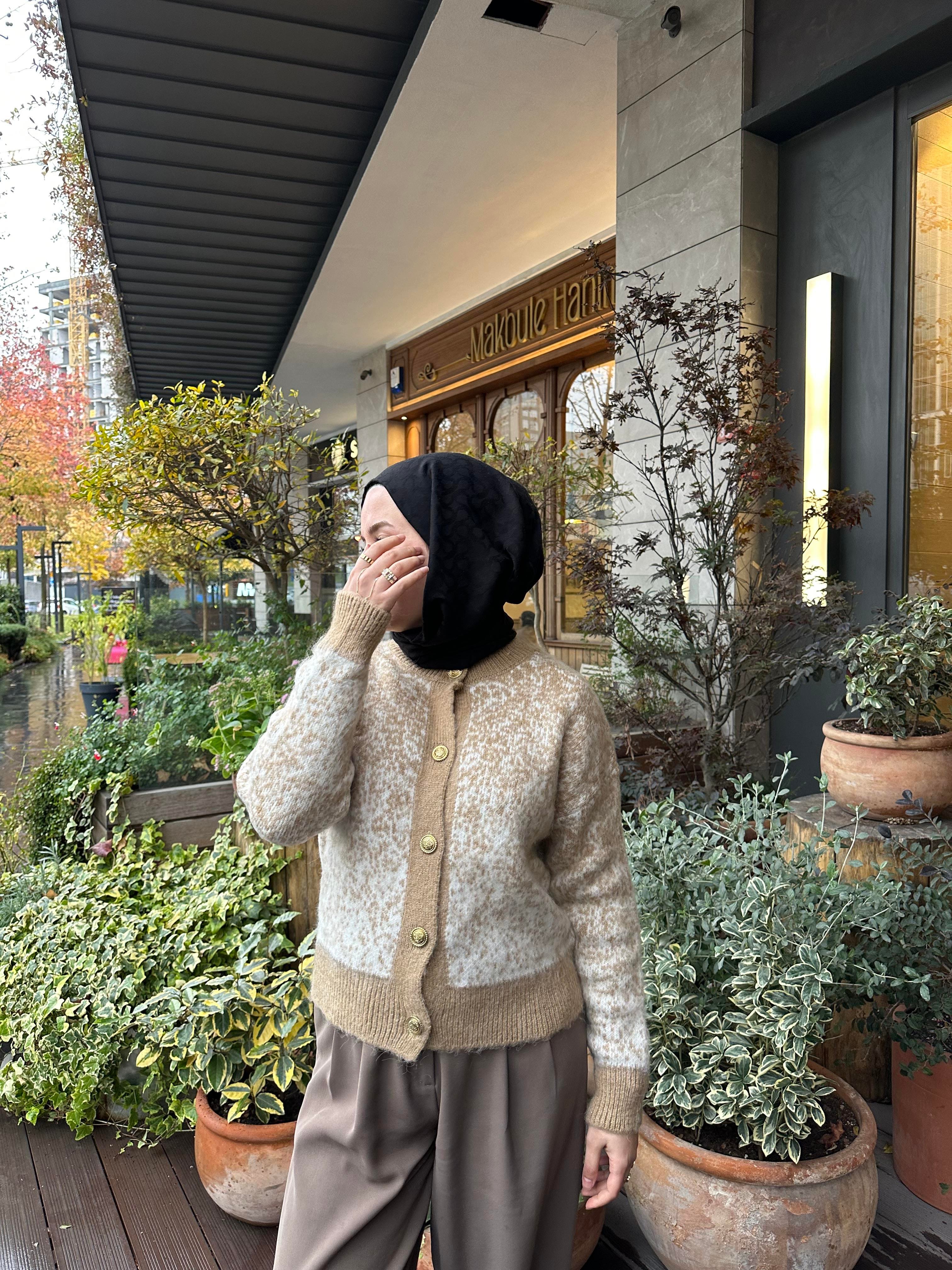 Düğme Detaylı Triko Hırka