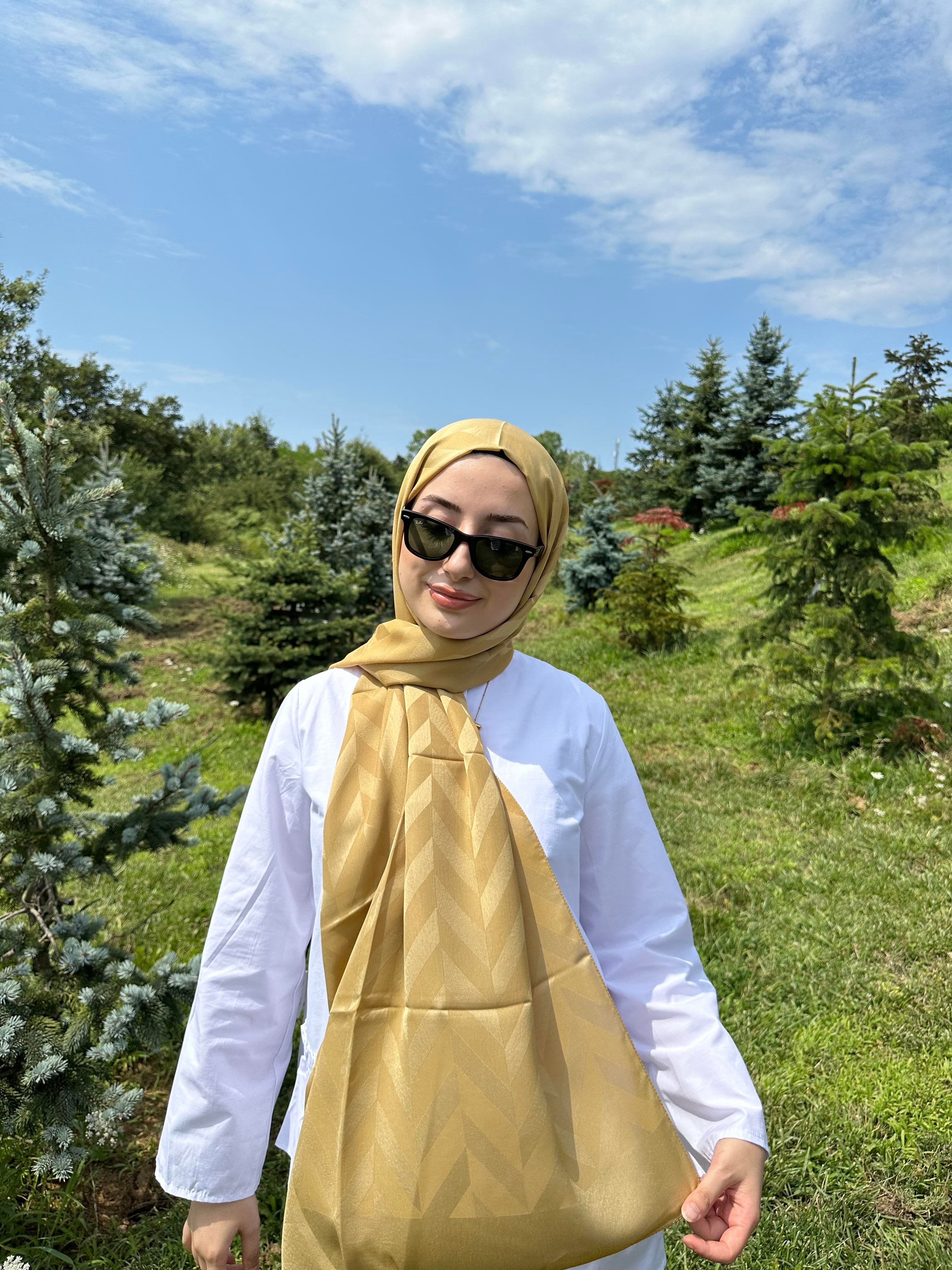 GOLD BALIKSIRTI DESEN JAKAR ŞAL