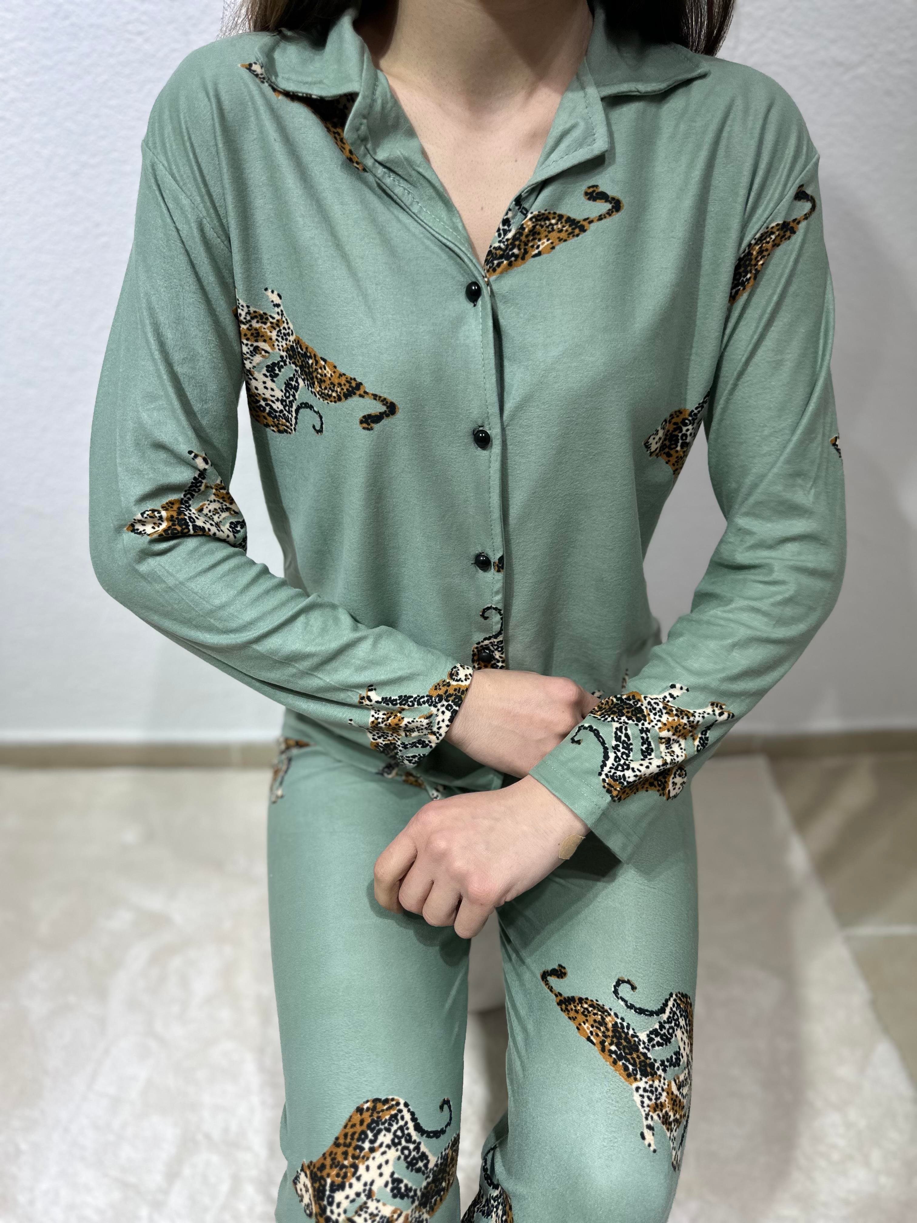 Leopar Desenli Uzun Kol Süet Pijama Takım Yeşil