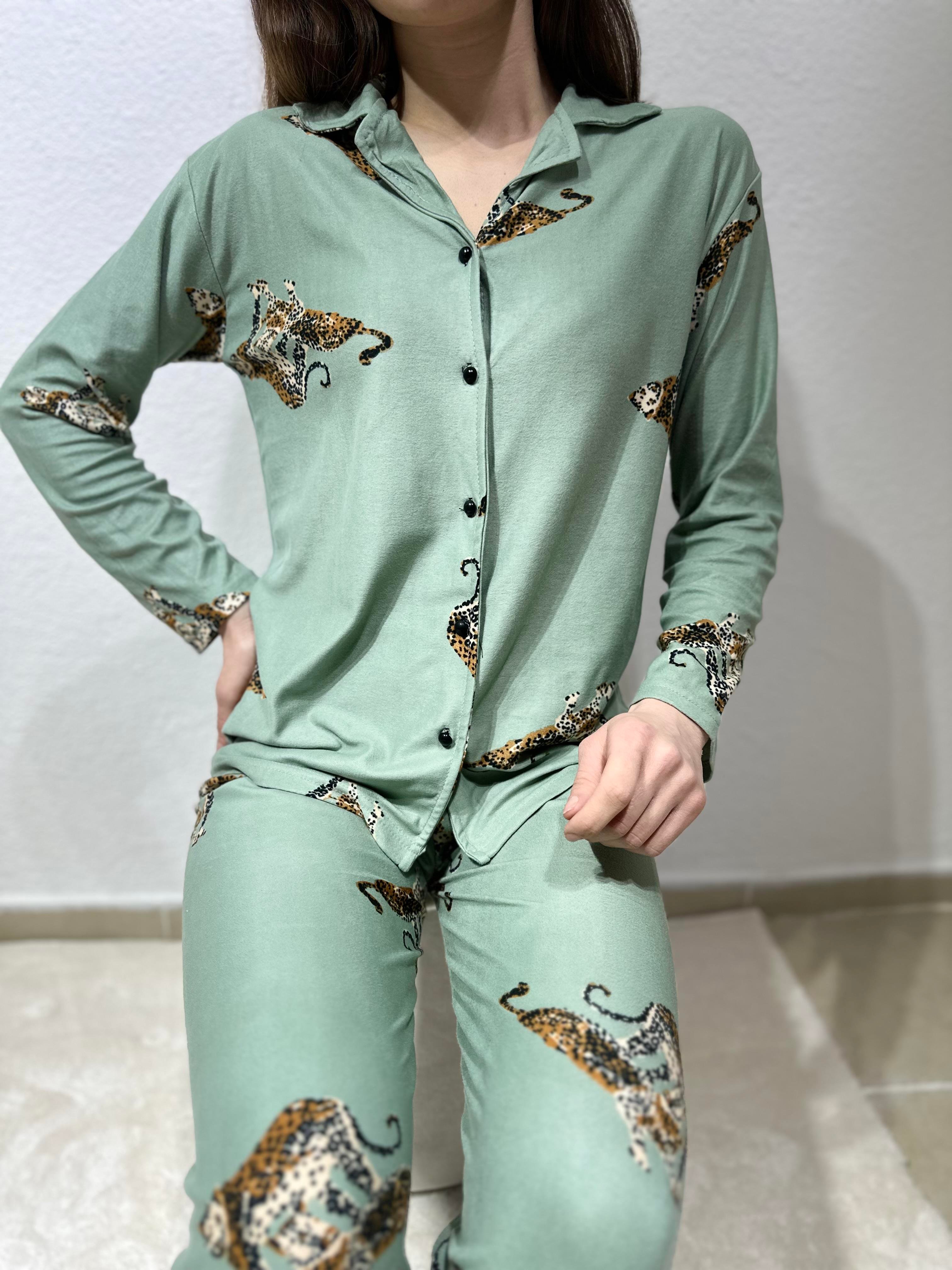 Leopar Desenli Uzun Kol Süet Pijama Takım Yeşil