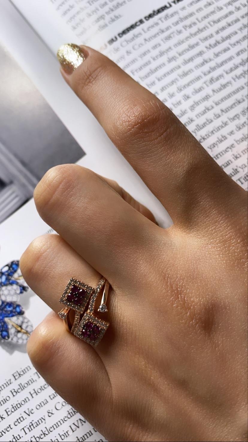 Fuşya Square Yüzük