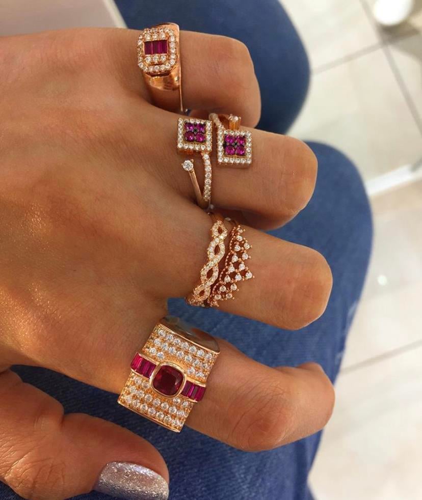 Fuşya Square Yüzük