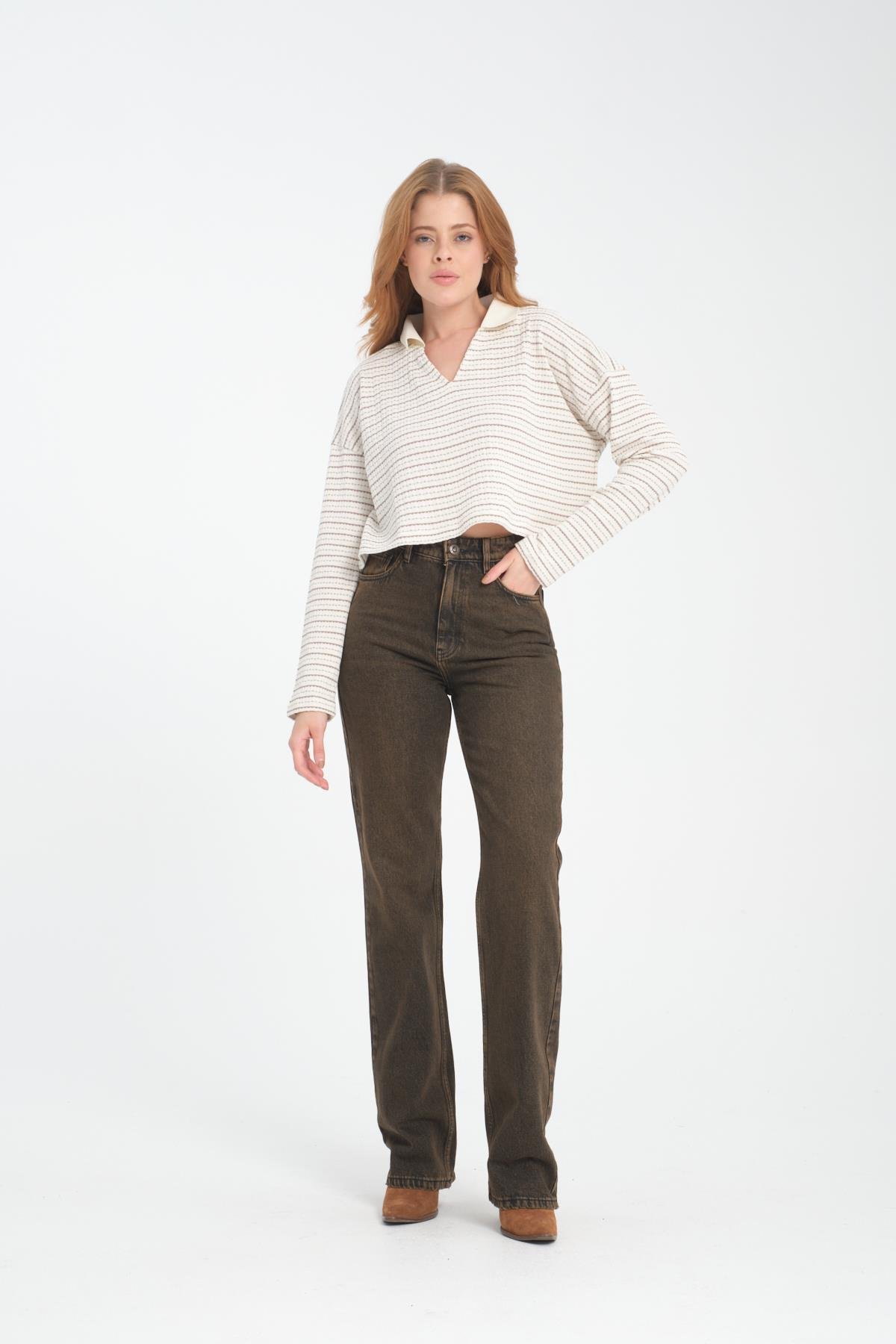SweatshirtKadın V Yaka Çizgili Crop Sweatshirt - Rahat ve Şık Tasarım | shoppingdimoda.comShoppingdimodaKadın V Yaka Çizgili  Crop Sweatshirt - Rahat ve Şık Tasarım