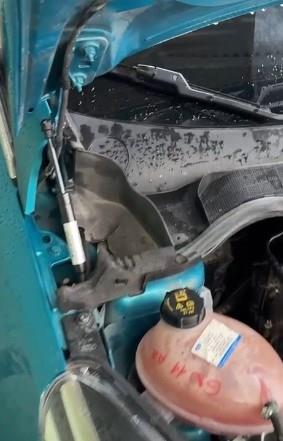 2017-2023 Ford Fiesta  KAPUT Amortisörü KİTİ- SETi