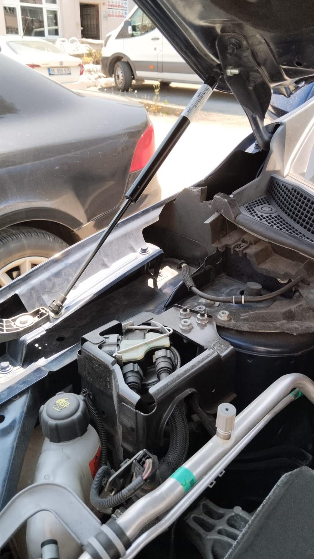 Renault Kadjar 2015‑2025 Gazlı Kaput Amortisörü Seti – Sağ & Sol