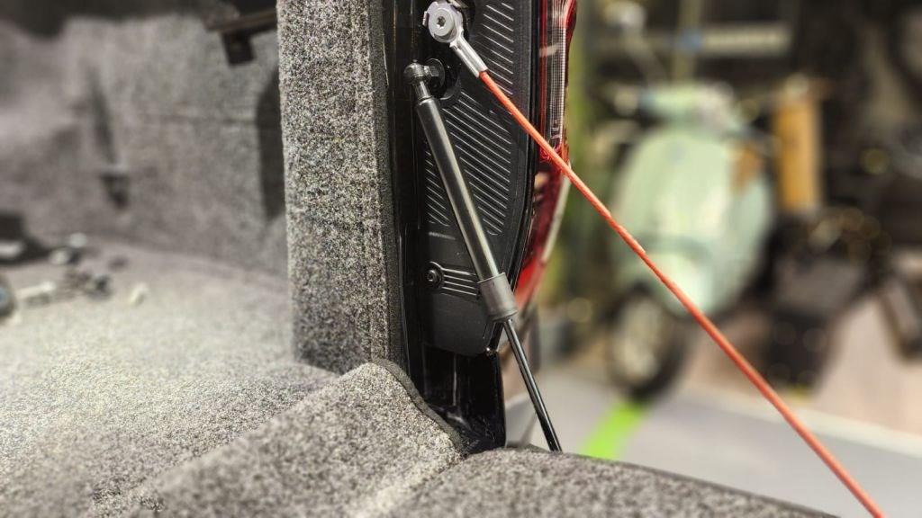 Volkswagen Amarok Arka Kapak - Bagaj Kapağı Amortisörü 2023 ve sonrası