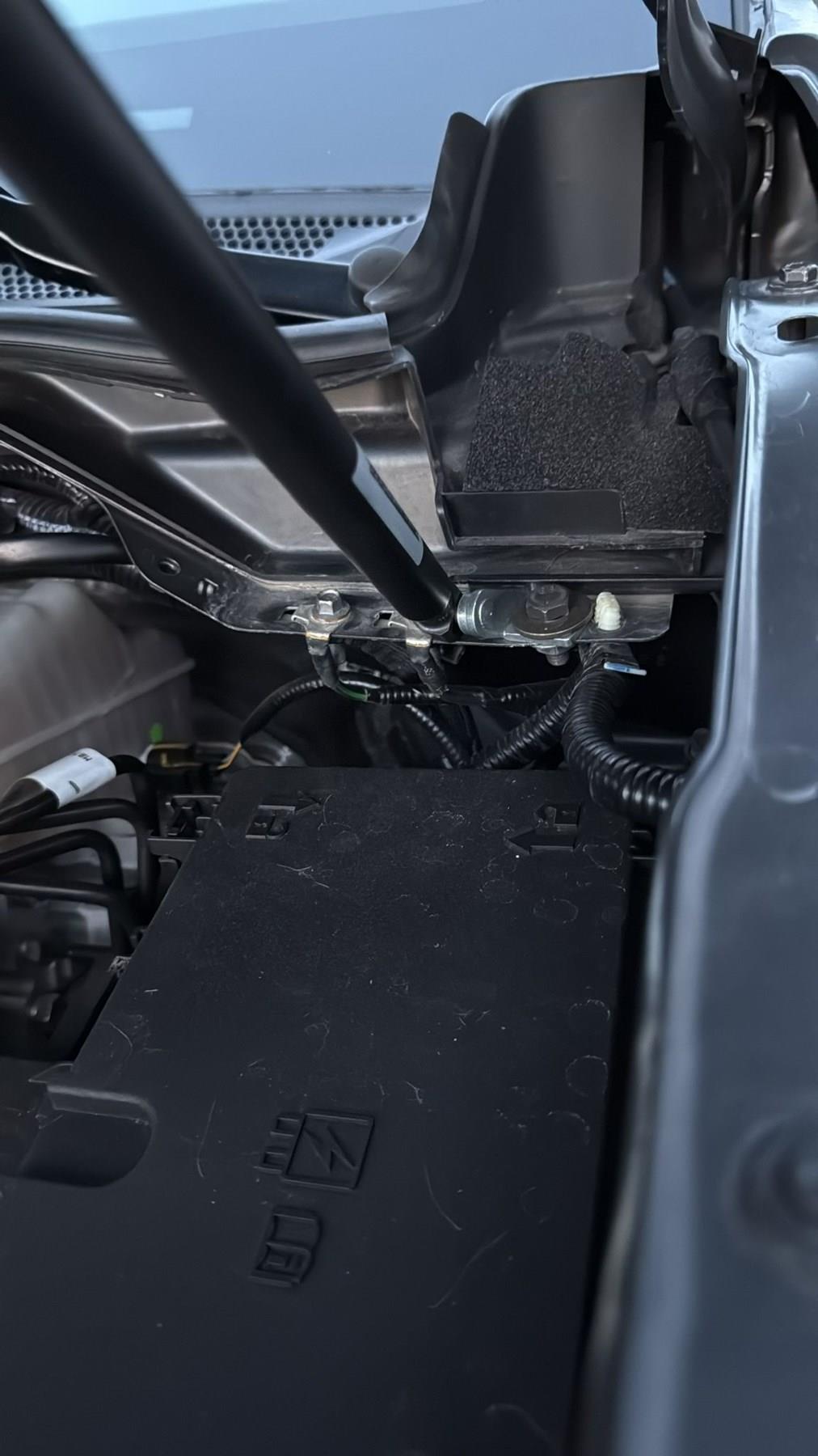 Yeni Volkswagen Amarok 2023+ Kaput Amortisör Kiti (Gazlı, Sağ + Sol Takım)