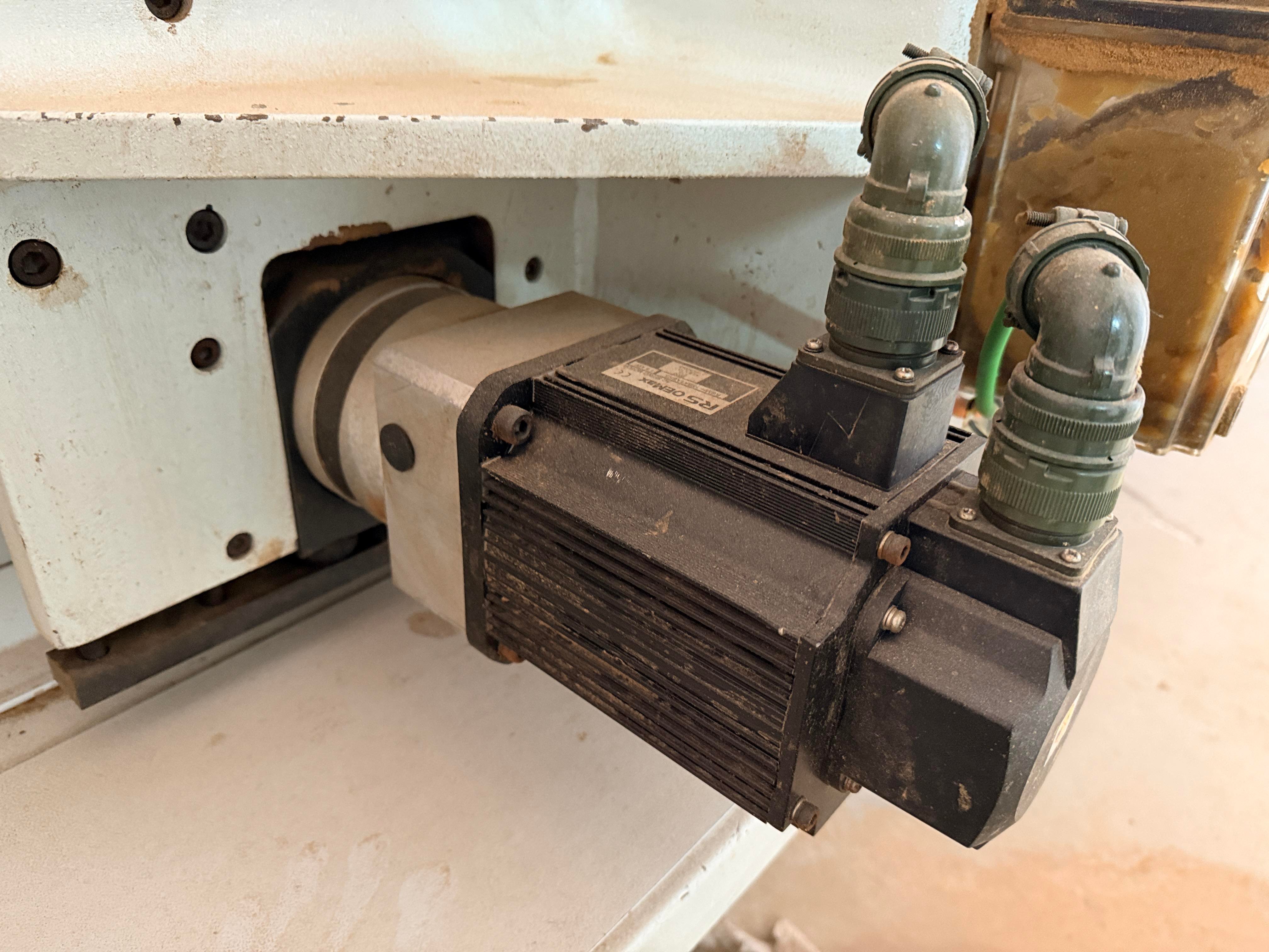 Aes Raptor Cabinet 2136 Süpürmeli Cnc Makinesi (2013)