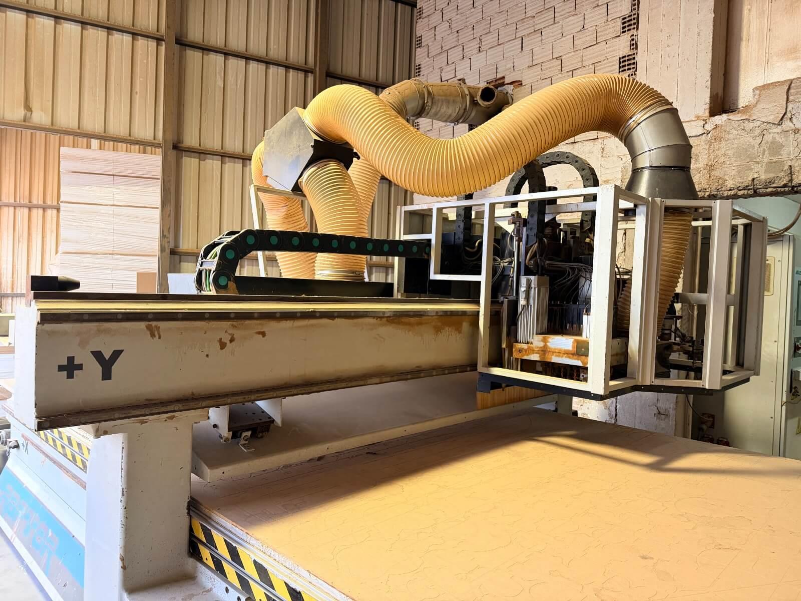 Aes Raptor Cabinet 2136 Süpürmeli Cnc Makinesi (2013)
