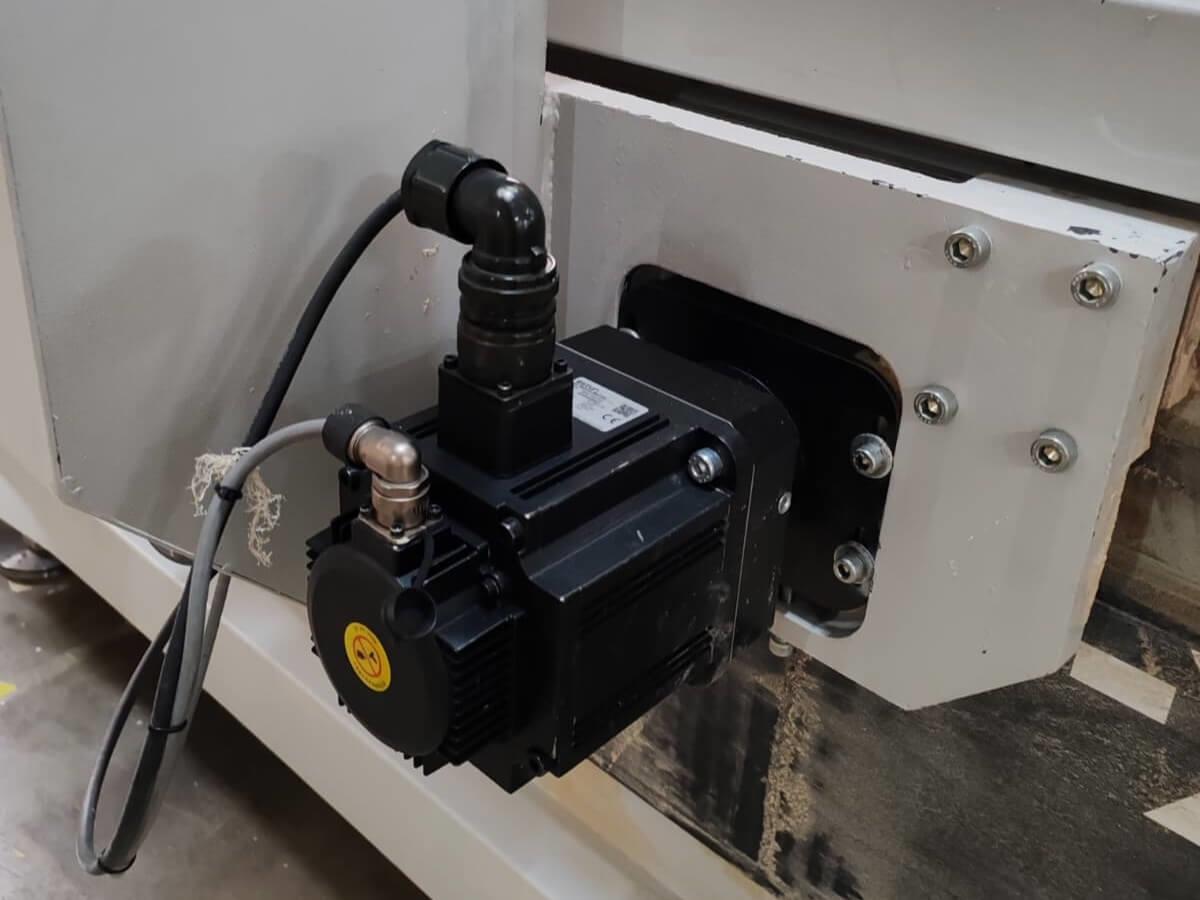 Artemak Prusa 2136 Düz Tabla Süpürmeli Cnc Makinesi