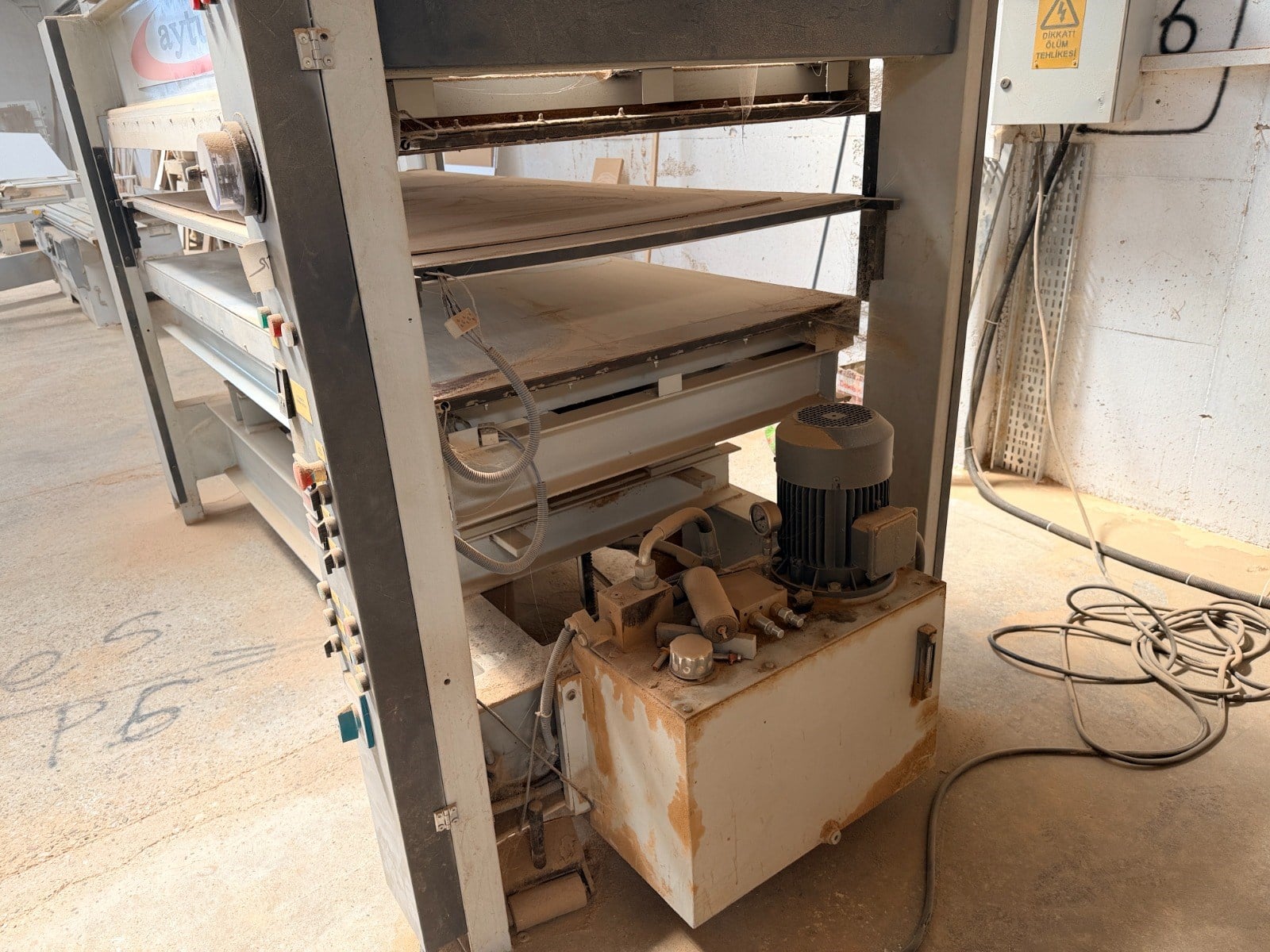 AYTÜRK MAKİNE 110*220 1 Arakatlı 2 Kapılık Kapı Presi