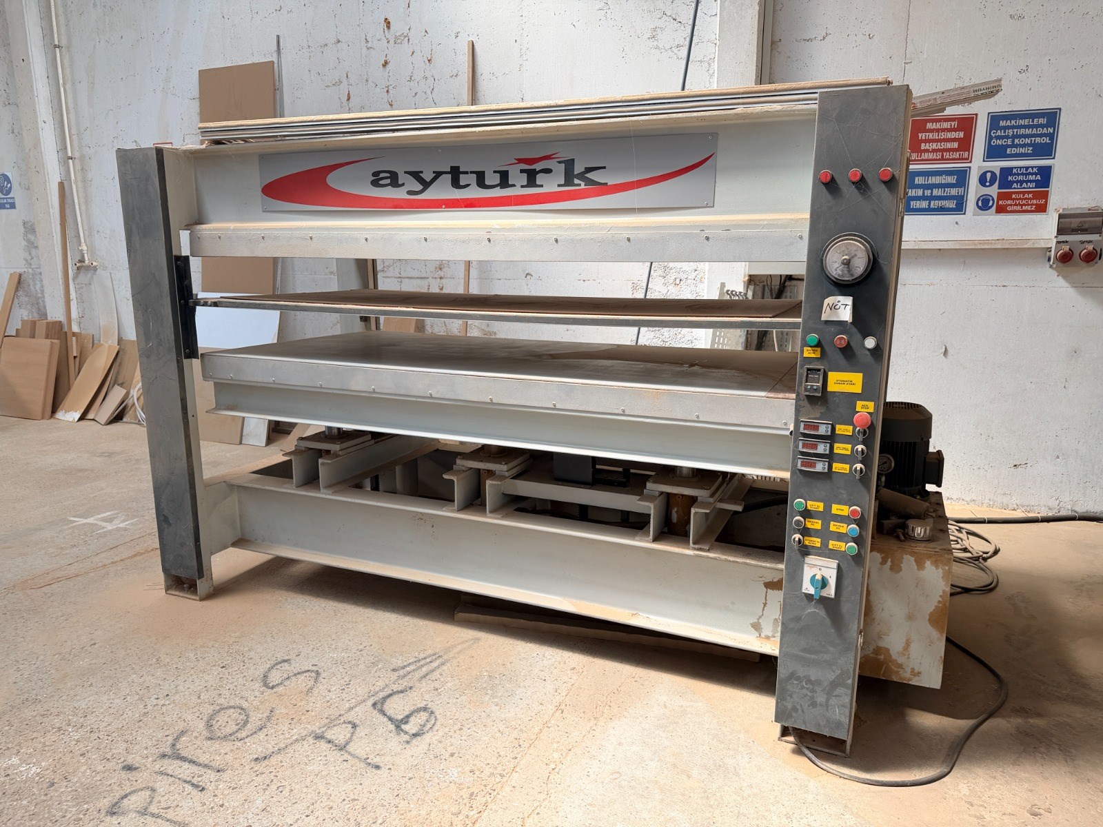 AYTÜRK MAKİNE 110*220 1 Arakatlı 2 Kapılık Kapı Presi