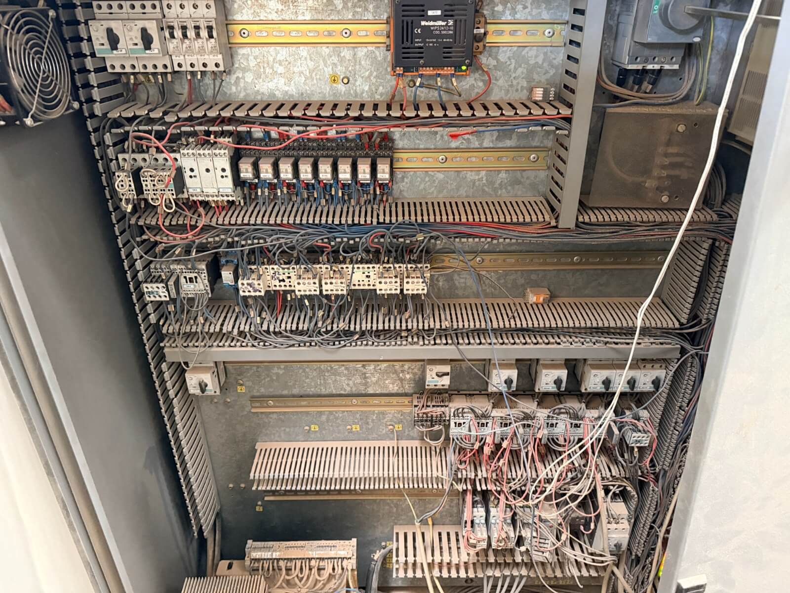 BİESSE Selco Wnt 600 Asansörlü Panel Ebatlama Makinesi (2003)