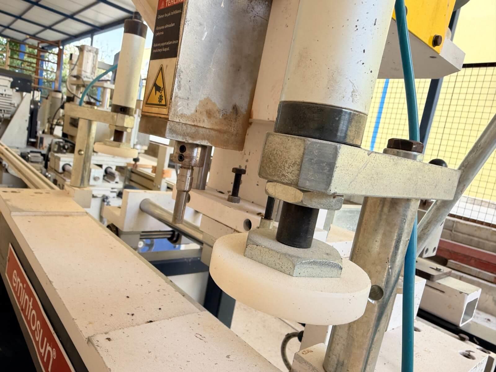 Emin Tosun Toscopia Single Kapı Kasası Menteşe ve Kilit Karşılığı Açma Makinesi (2017)