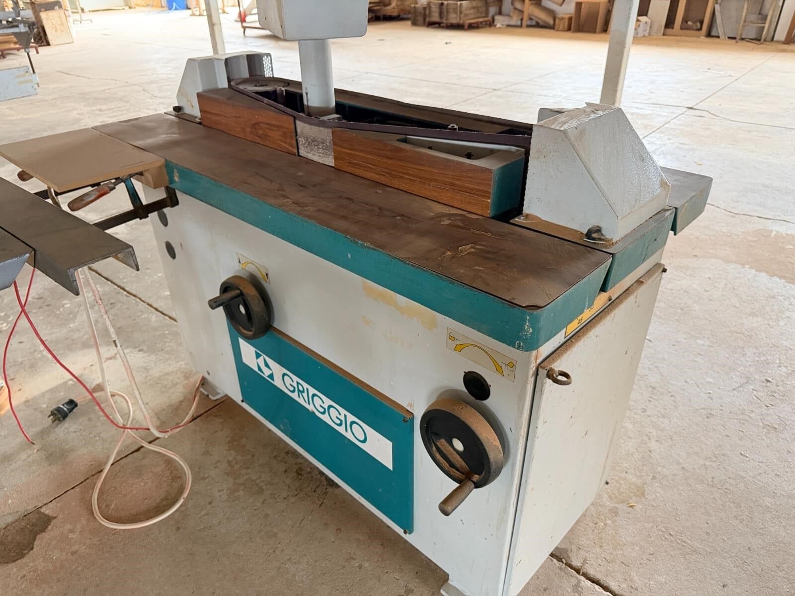 GRİGGİO GL/150 Osilasyonlu Kenar Zımpara Makinesi (2004)