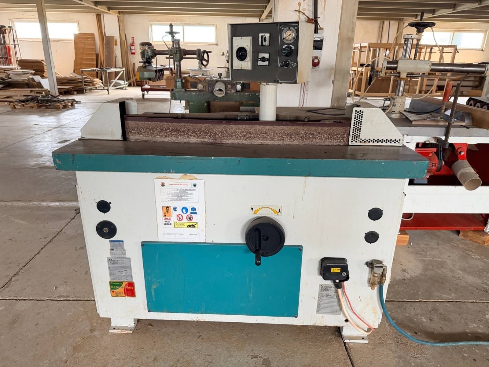GRİGGİO GL/150 Osilasyonlu Kenar Zımpara Makinesi (2004)