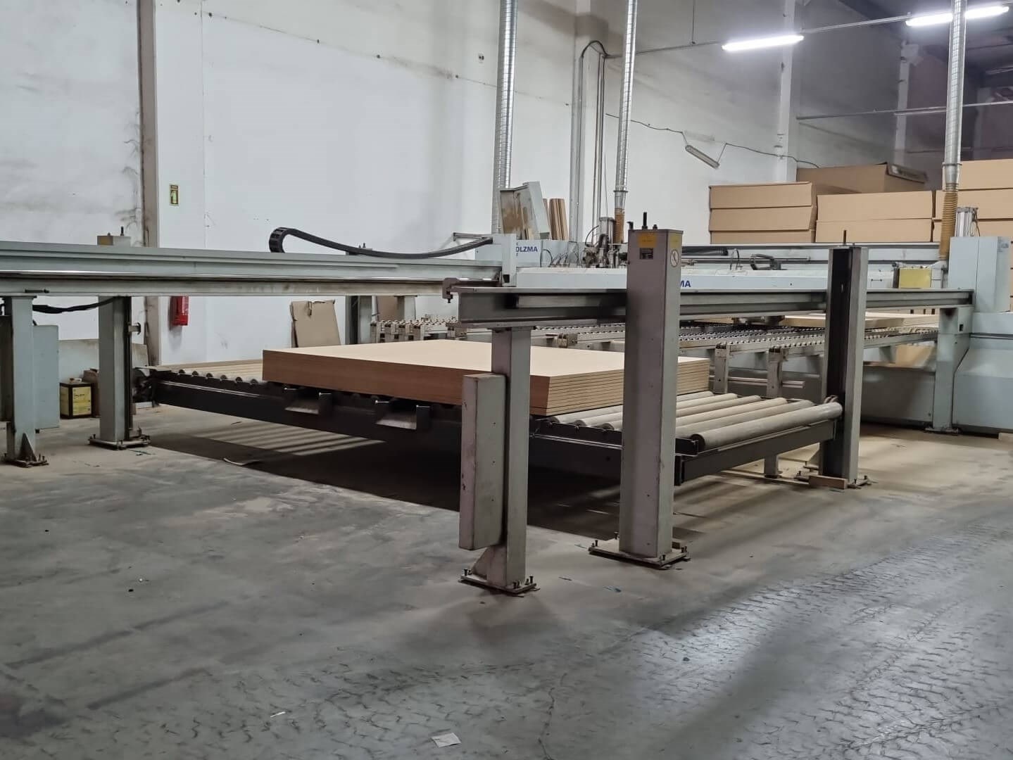 Holzma Hpl 23 /43 /22 Asansörlü Arkadan Yüklemeli Panel Ebatlama Makinesi (2004)