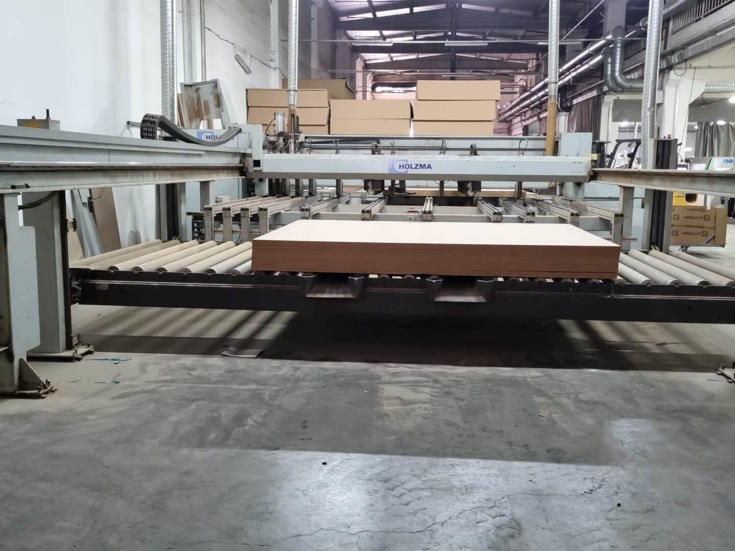 Holzma Hpl 23 /43 /22 Asansörlü Arkadan Yüklemeli Panel Ebatlama Makinesi (2004)