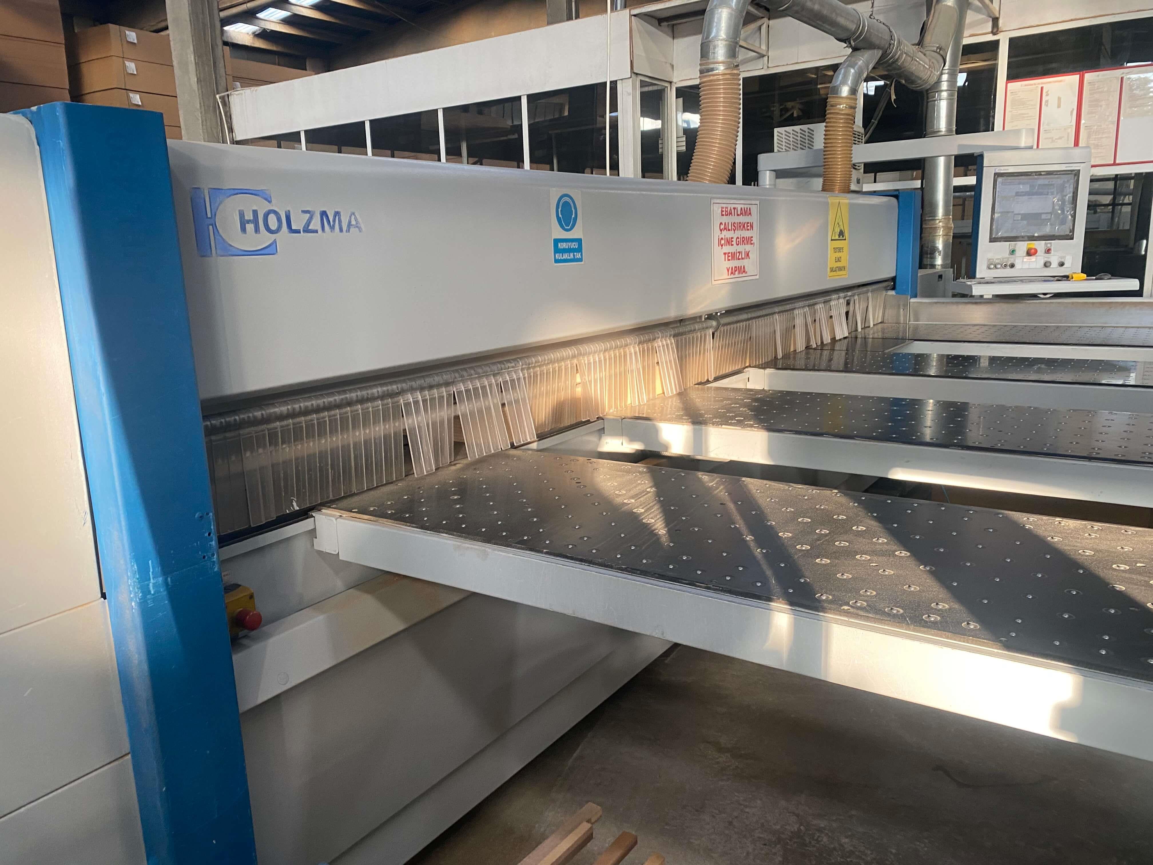 Holzma Hpl 430/43/22 Asansörlü Arkadan Yüklemeli Panel Ebatlama Makinesi (2009)