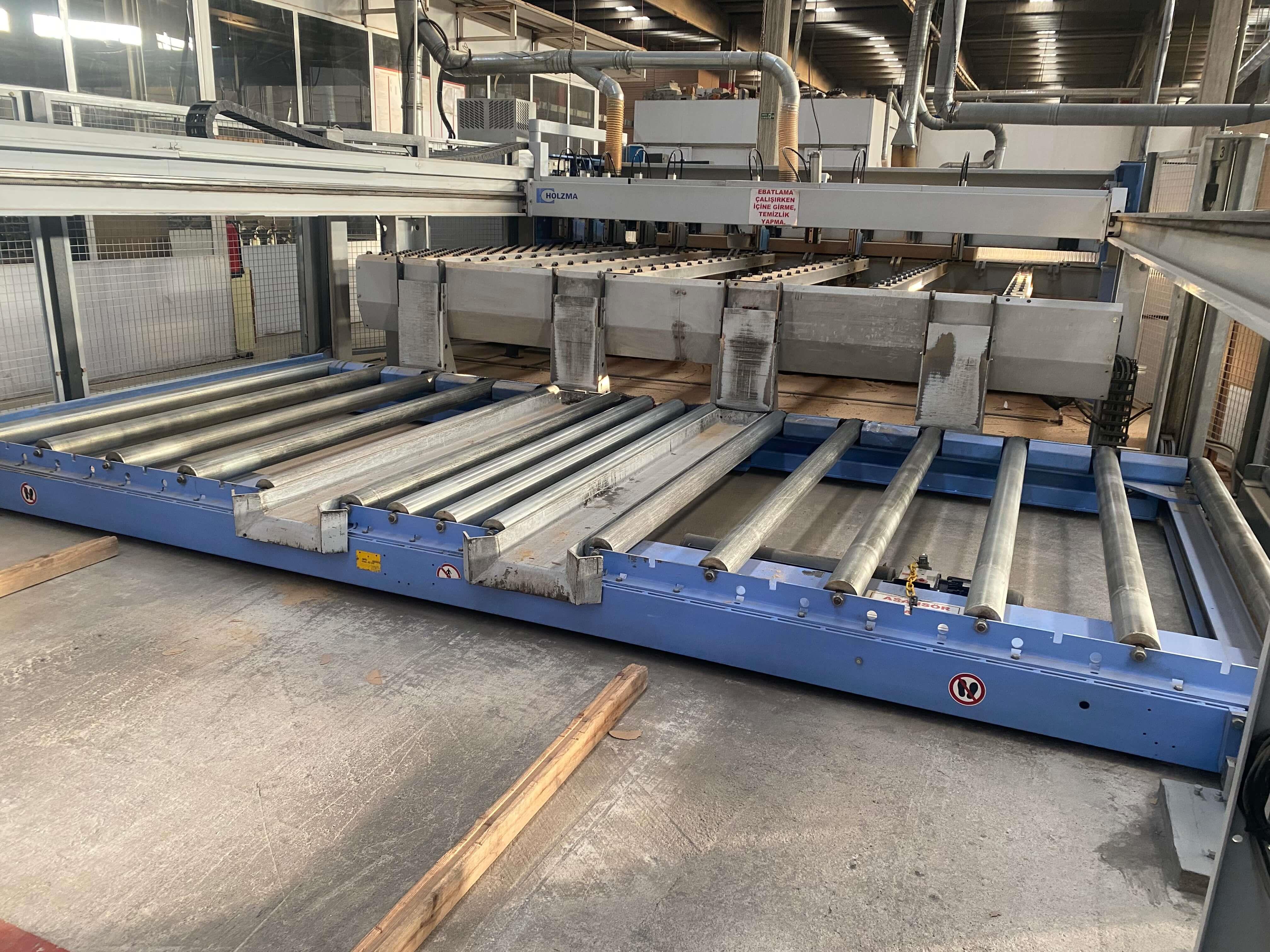 Holzma Hpl 430/43/22 Asansörlü Arkadan Yüklemeli Panel Ebatlama Makinesi (2009)