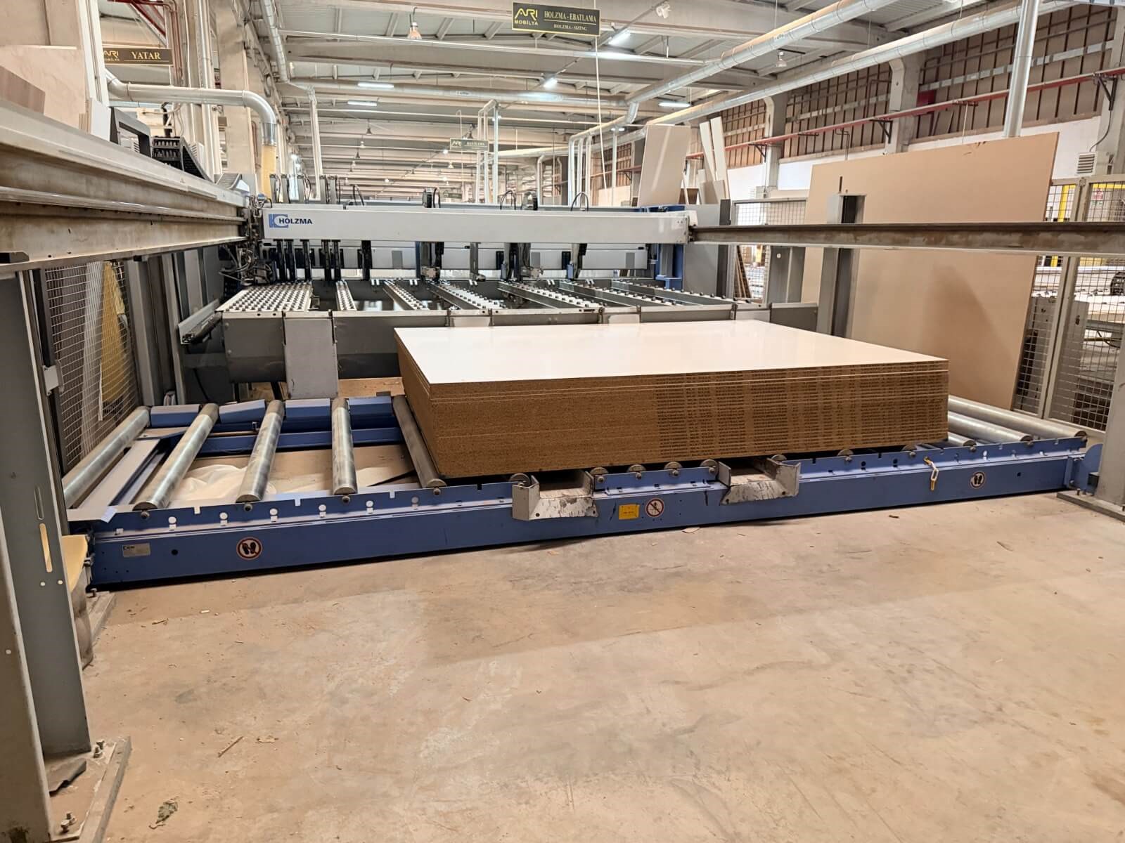 HOMAG Holzma PROFİ hpl 400/43/22 Asansörlü Panel Ebatlama Makinesi (2014)