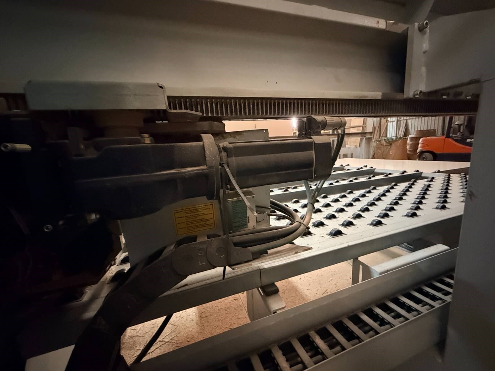 HOMAG Holzma PROFİ hpl 400/43/22 Asansörlü Panel Ebatlama Makinesi (2014)