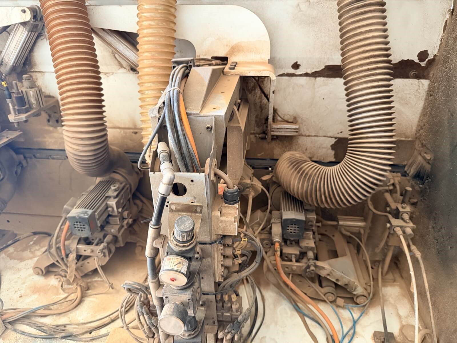 İMA Novimat Contour 1/G/80/790/L20 Kenar Bantlama Makinesi (2010)